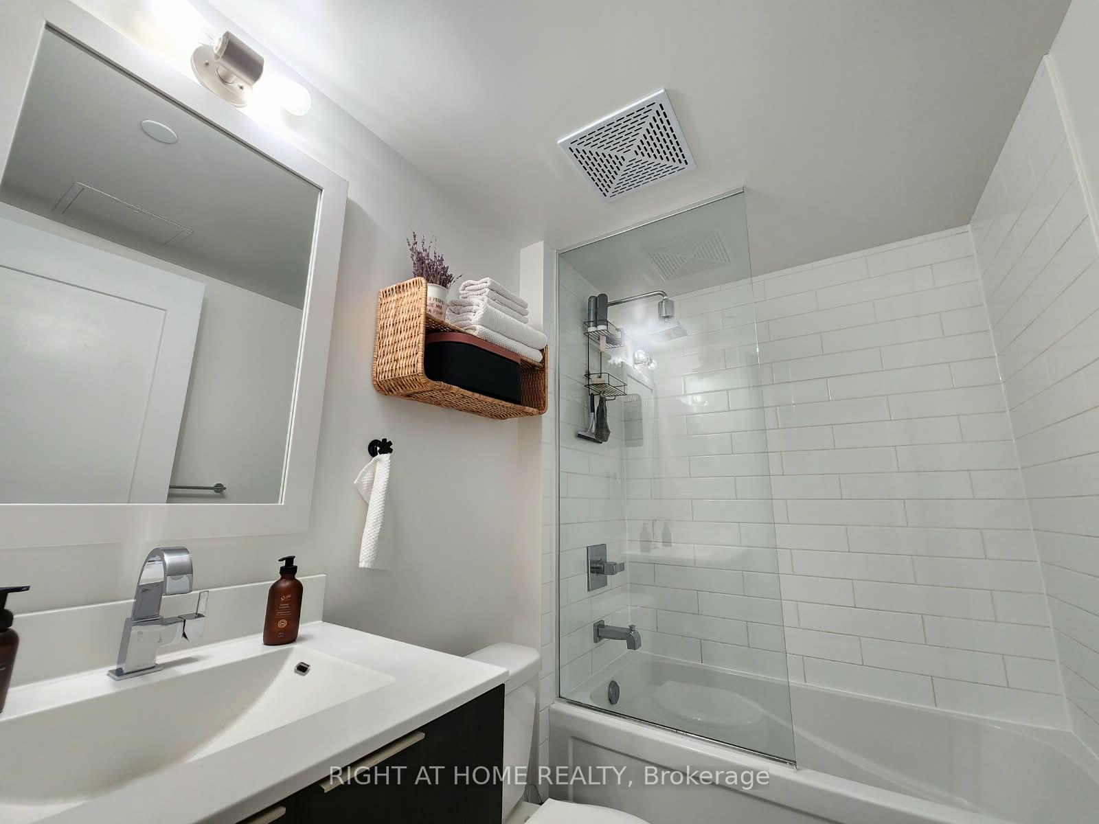 Photo 13 of Unit 608, 56 Annie Craig Drive, Etobicoke, Mimico — HOMEH