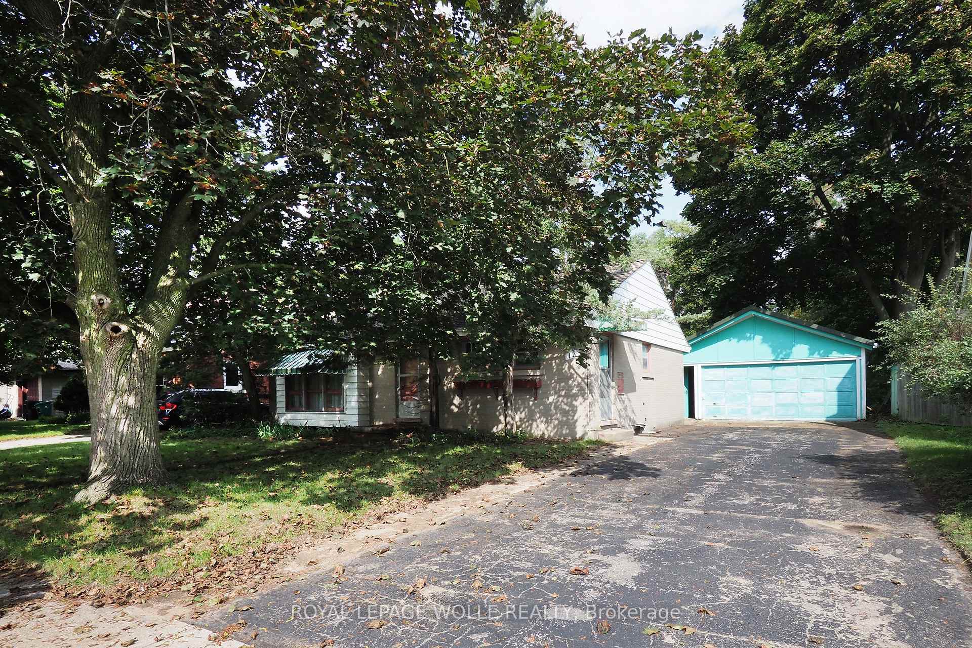 Photo 2 of 12 Oakwood Avenue, Kitchener, Fairfield — HOMEH