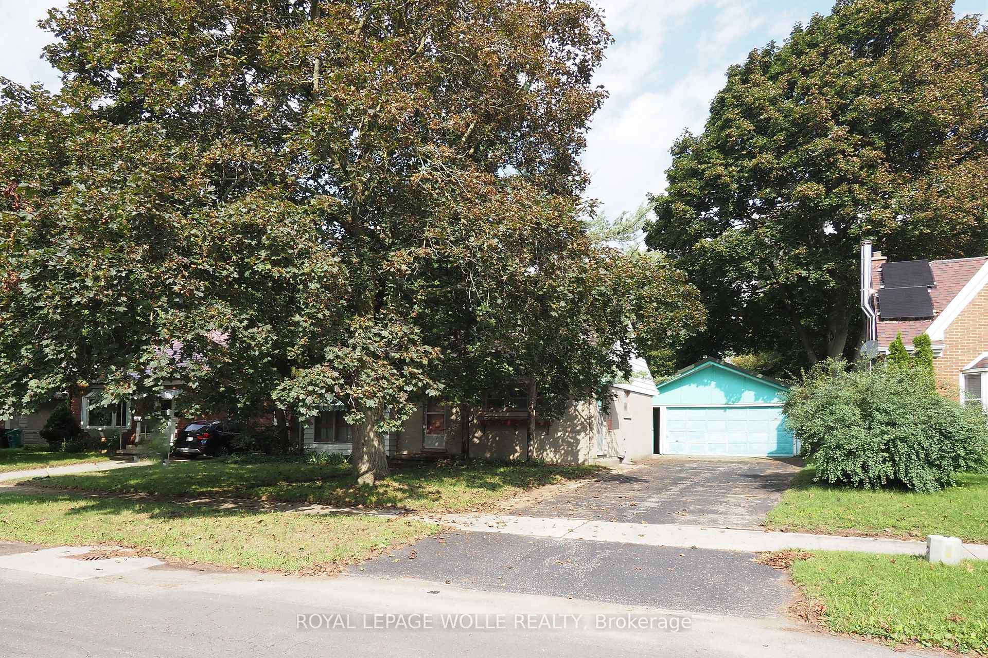 Photo 4 of 12 Oakwood Avenue, Kitchener, Fairfield — HOMEH