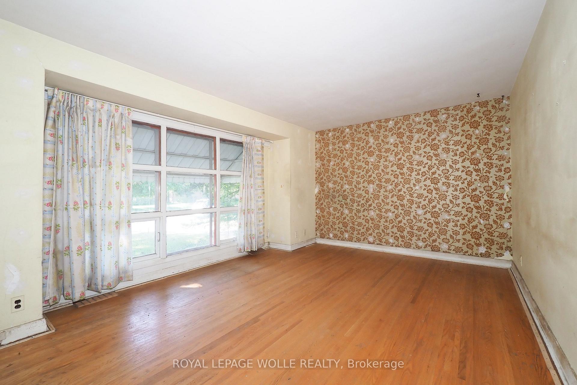 Photo 6 of 12 Oakwood Avenue, Kitchener, Fairfield — HOMEH
