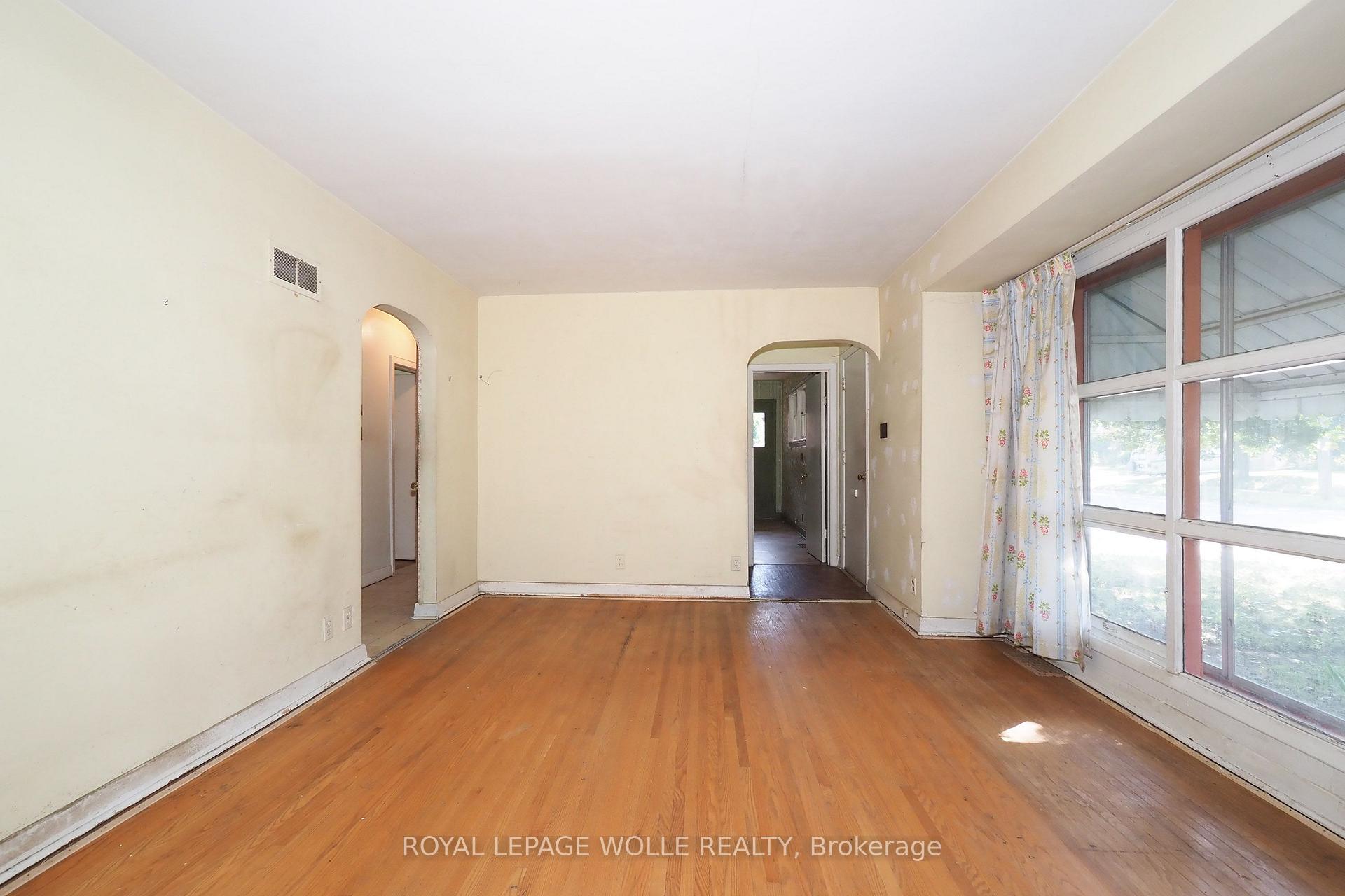 Photo 8 of 12 Oakwood Avenue, Kitchener, Fairfield — HOMEH