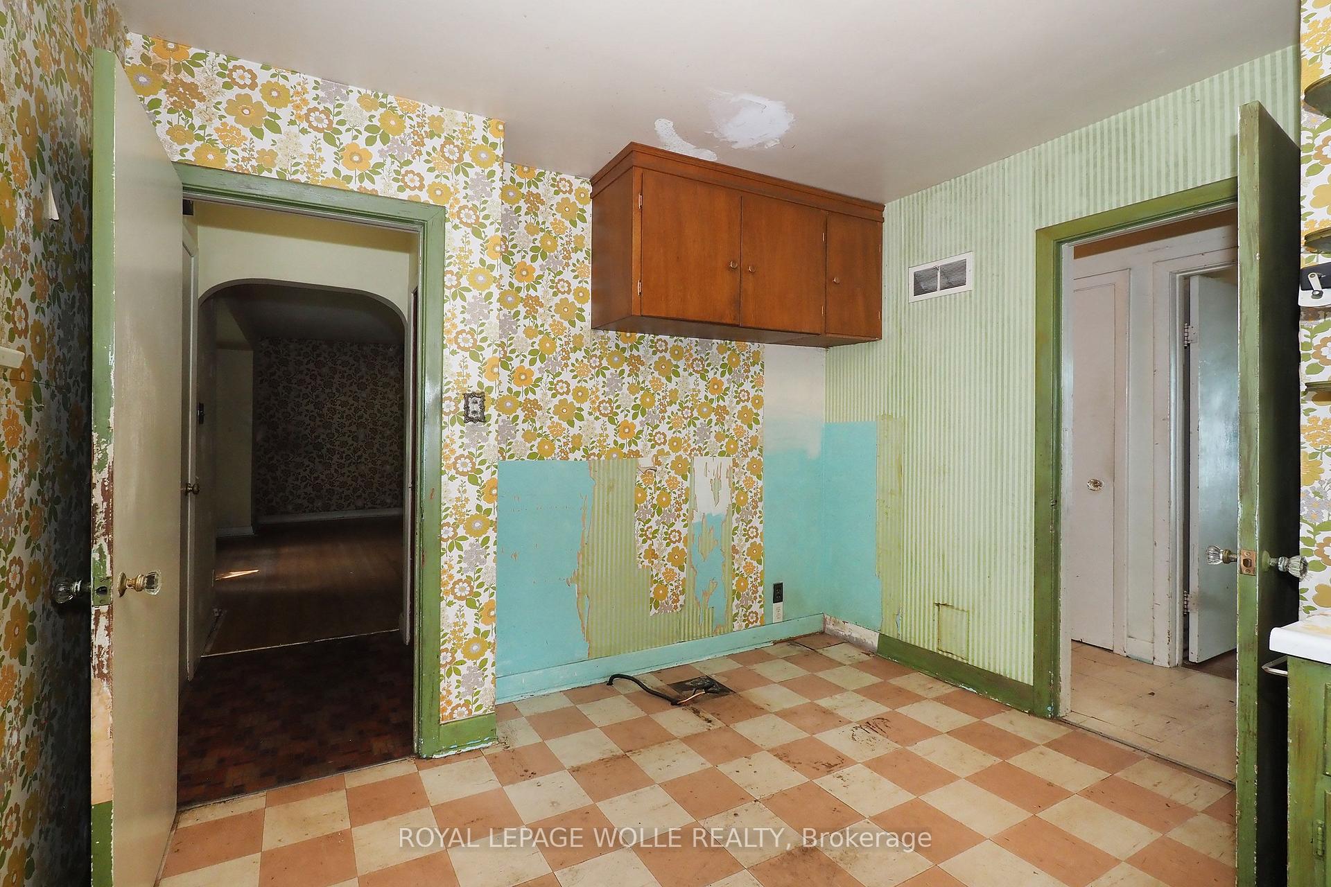 Photo 12 of 12 Oakwood Avenue, Kitchener, Fairfield — HOMEH