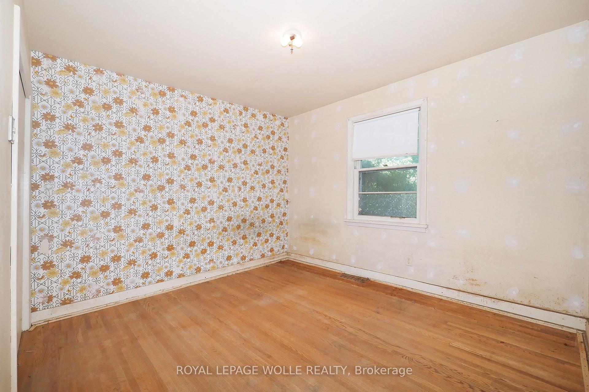 Photo 13 of 12 Oakwood Avenue, Kitchener, Fairfield — HOMEH