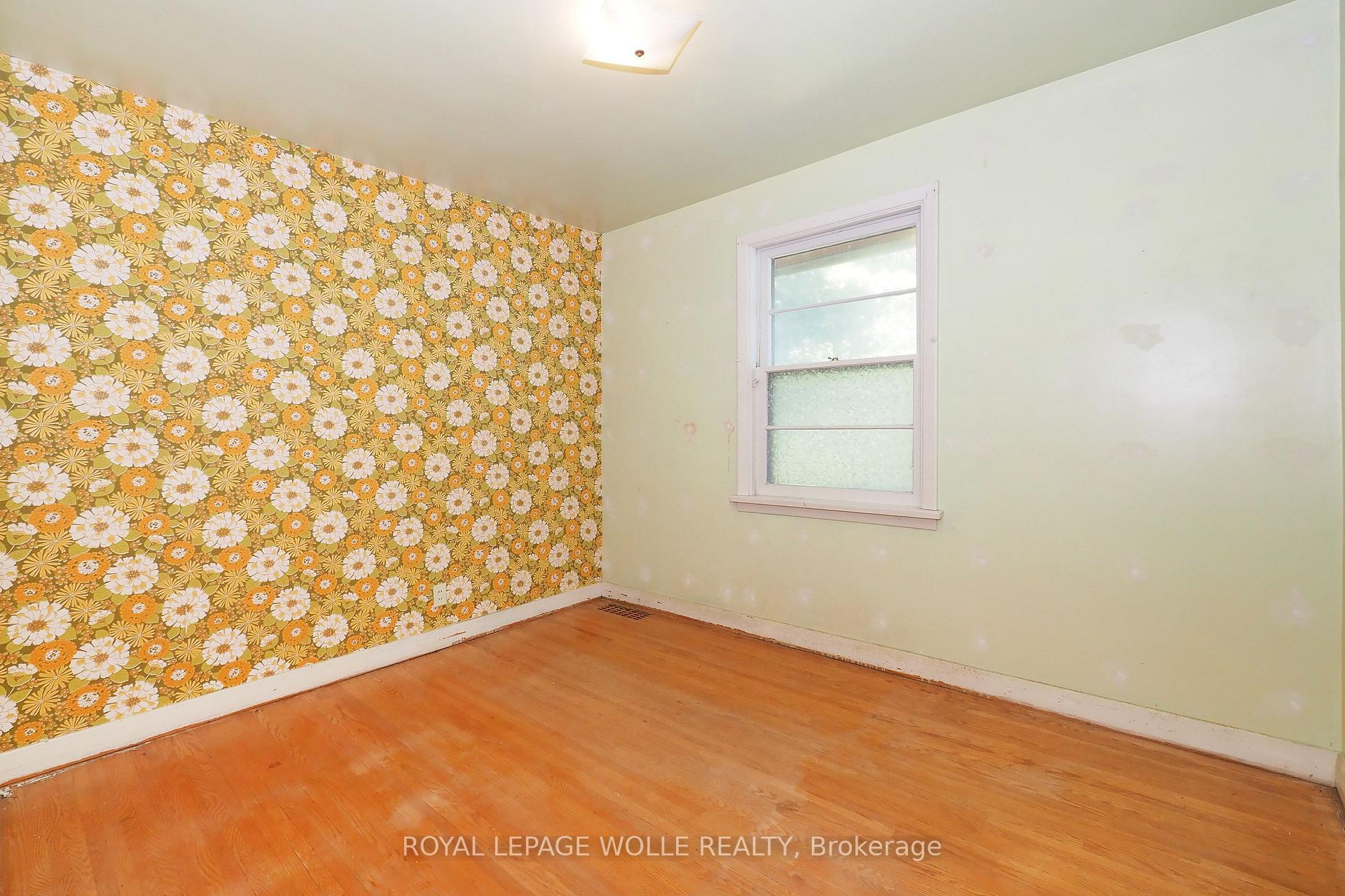 Photo 15 of 12 Oakwood Avenue, Kitchener, Fairfield — HOMEH
