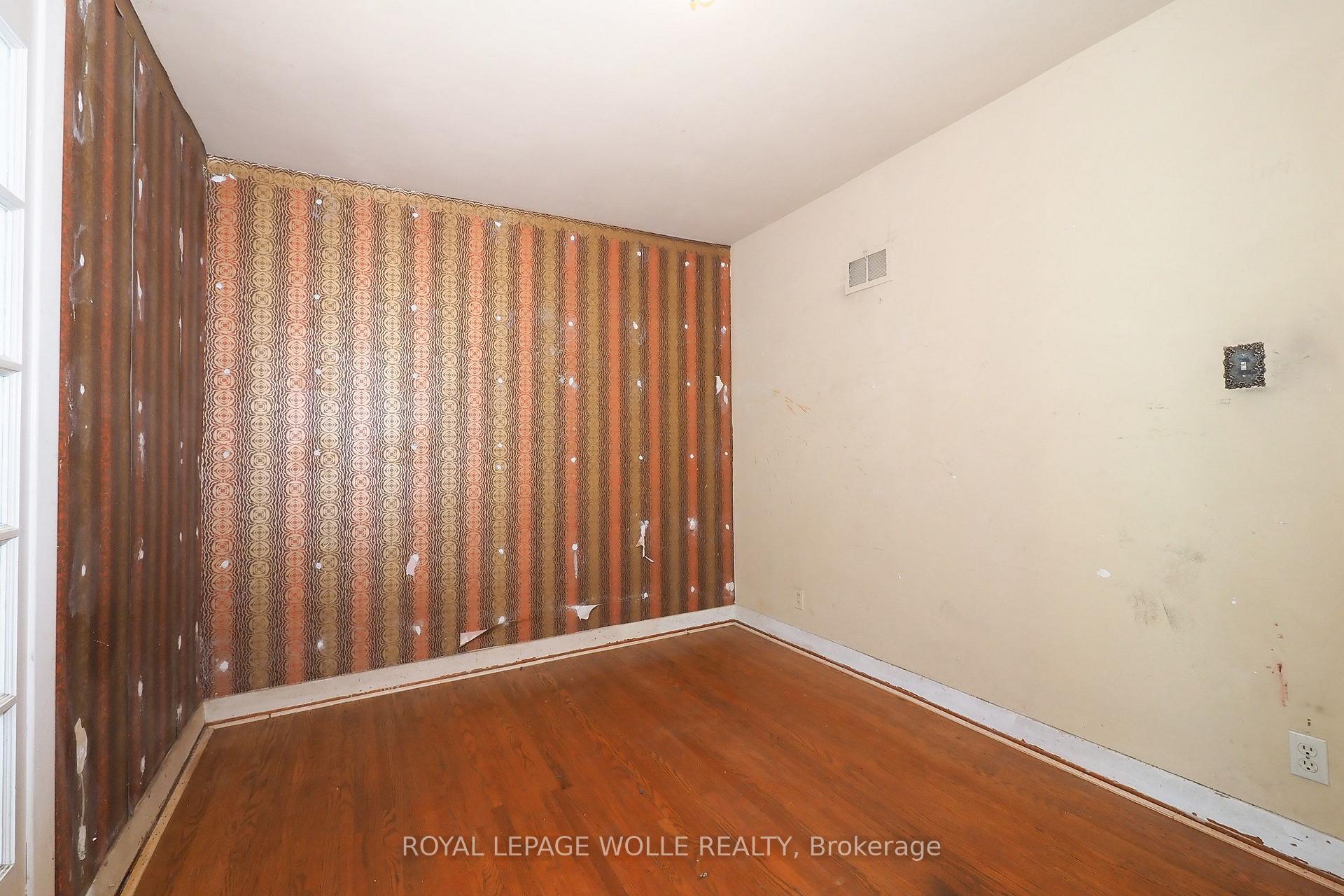 Photo 17 of 12 Oakwood Avenue, Kitchener, Fairfield — HOMEH