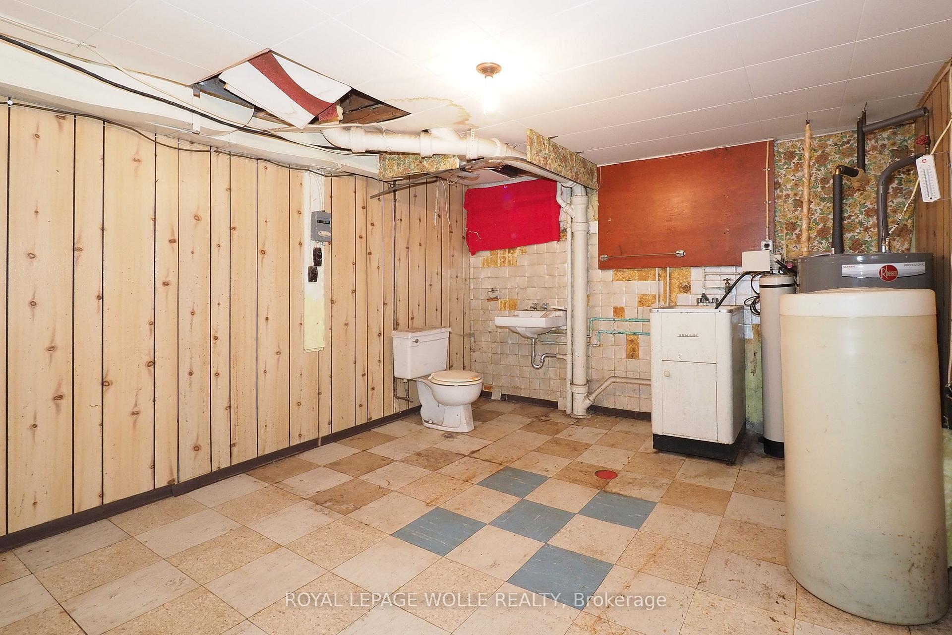 Photo 25 of 12 Oakwood Avenue, Kitchener, Fairfield — HOMEH