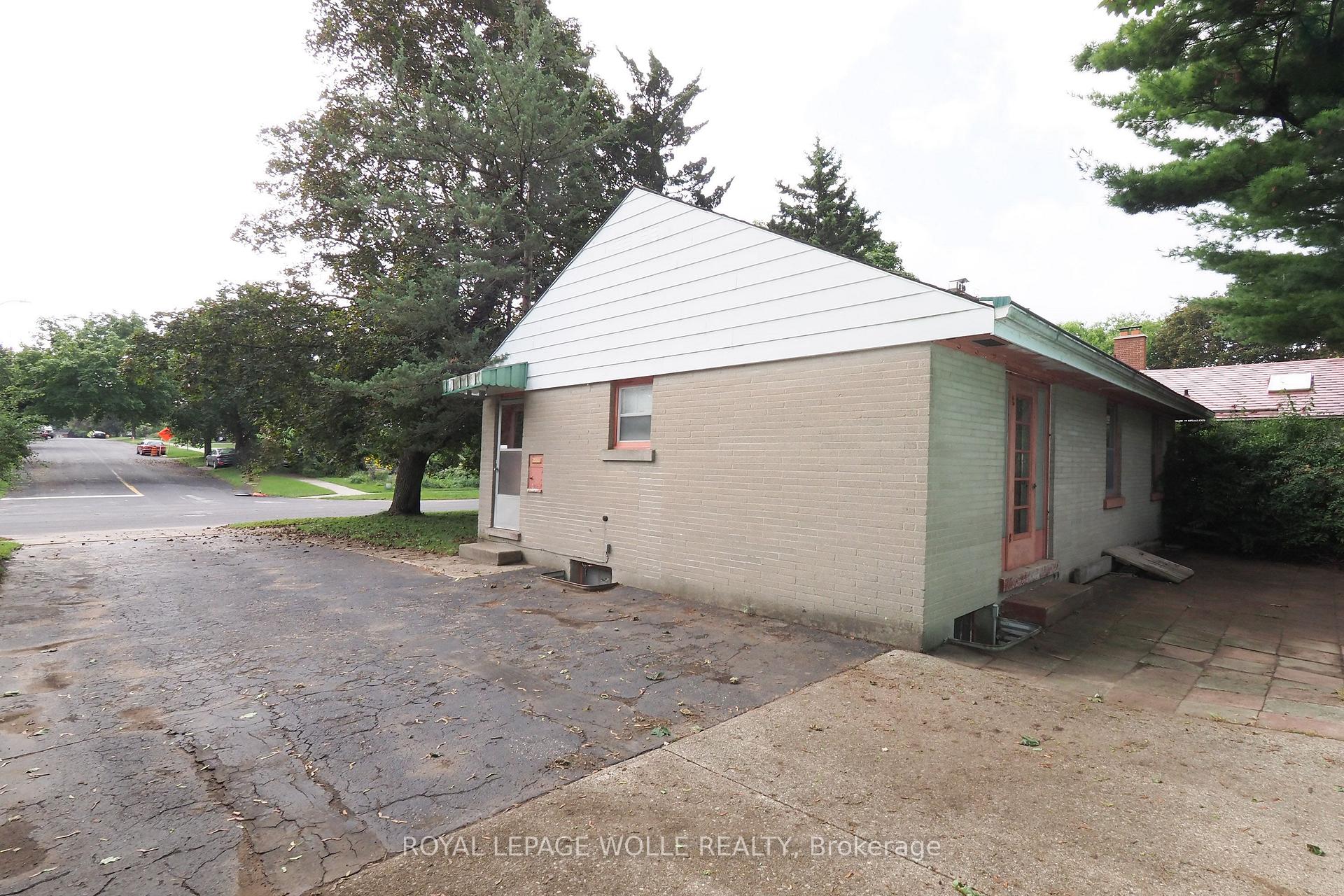 Photo 28 of 12 Oakwood Avenue, Kitchener, Fairfield — HOMEH