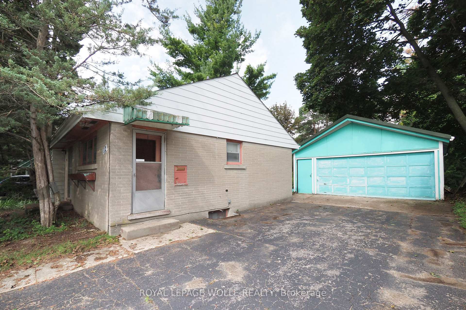 Photo 29 of 12 Oakwood Avenue, Kitchener, Fairfield — HOMEH