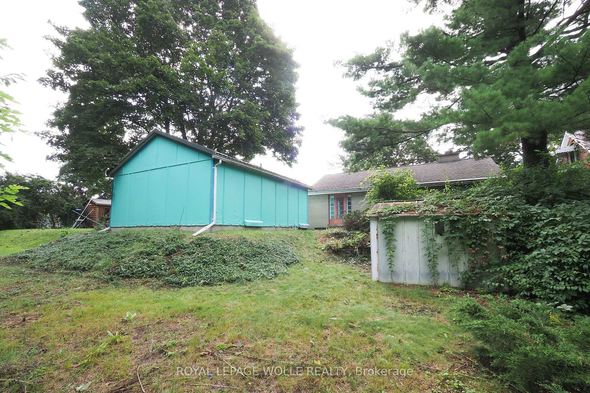 Photo 33 of 12 Oakwood Avenue, Kitchener, Fairfield — HOMEH