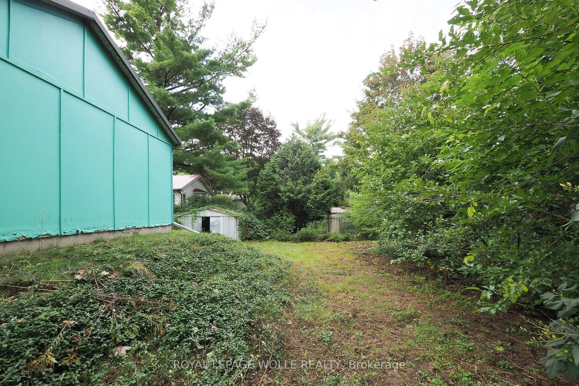 Photo 34 of 12 Oakwood Avenue, Kitchener, Fairfield — HOMEH