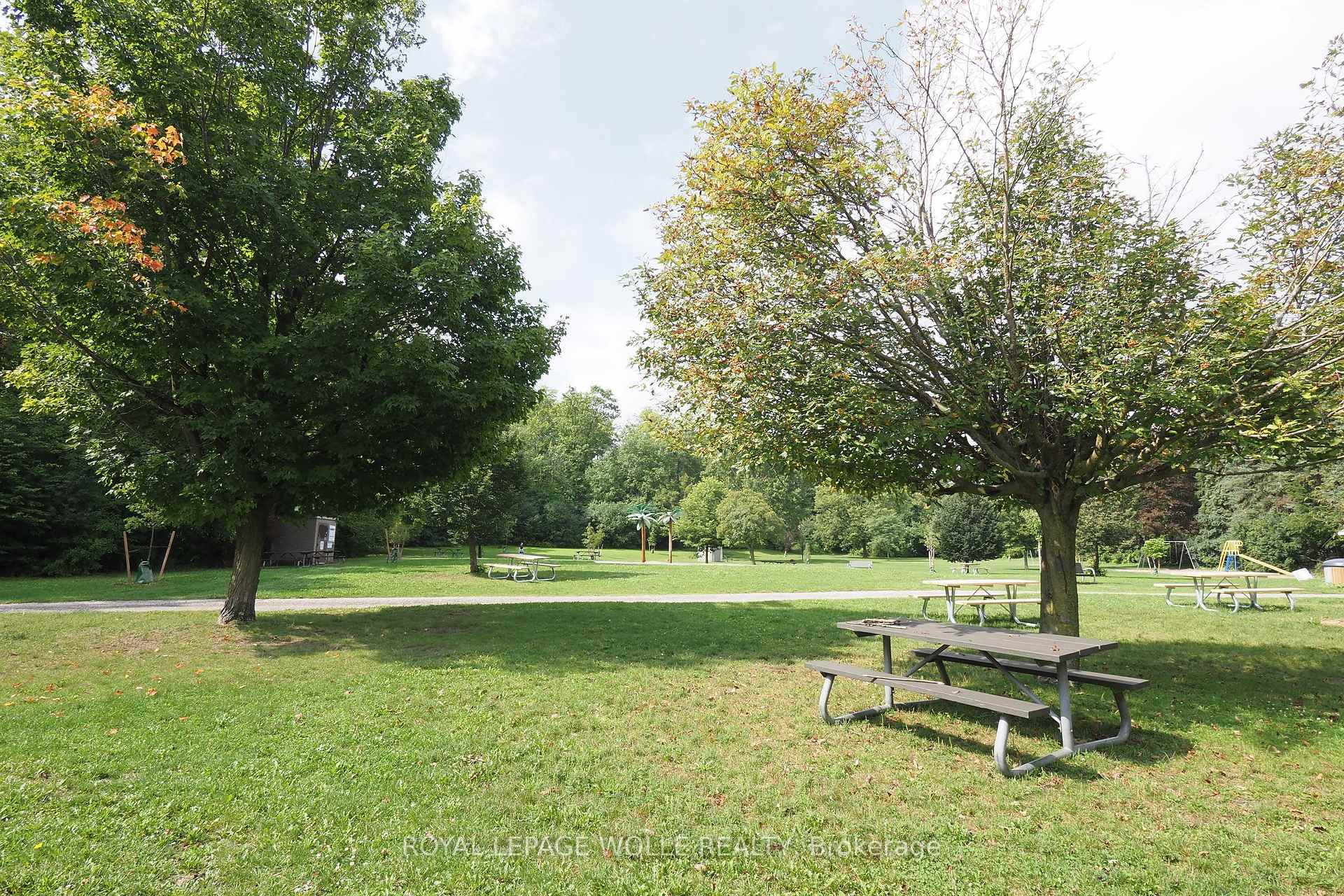 Photo 40 of 12 Oakwood Avenue, Kitchener, Fairfield — HOMEH