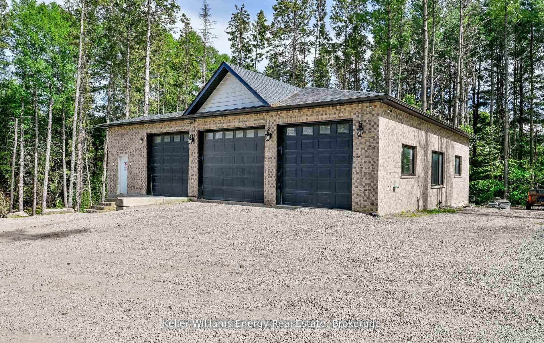 Photo 2 of 7925 Cedarbrook Trail, Whitby, Rural Whitby — HOMEH
