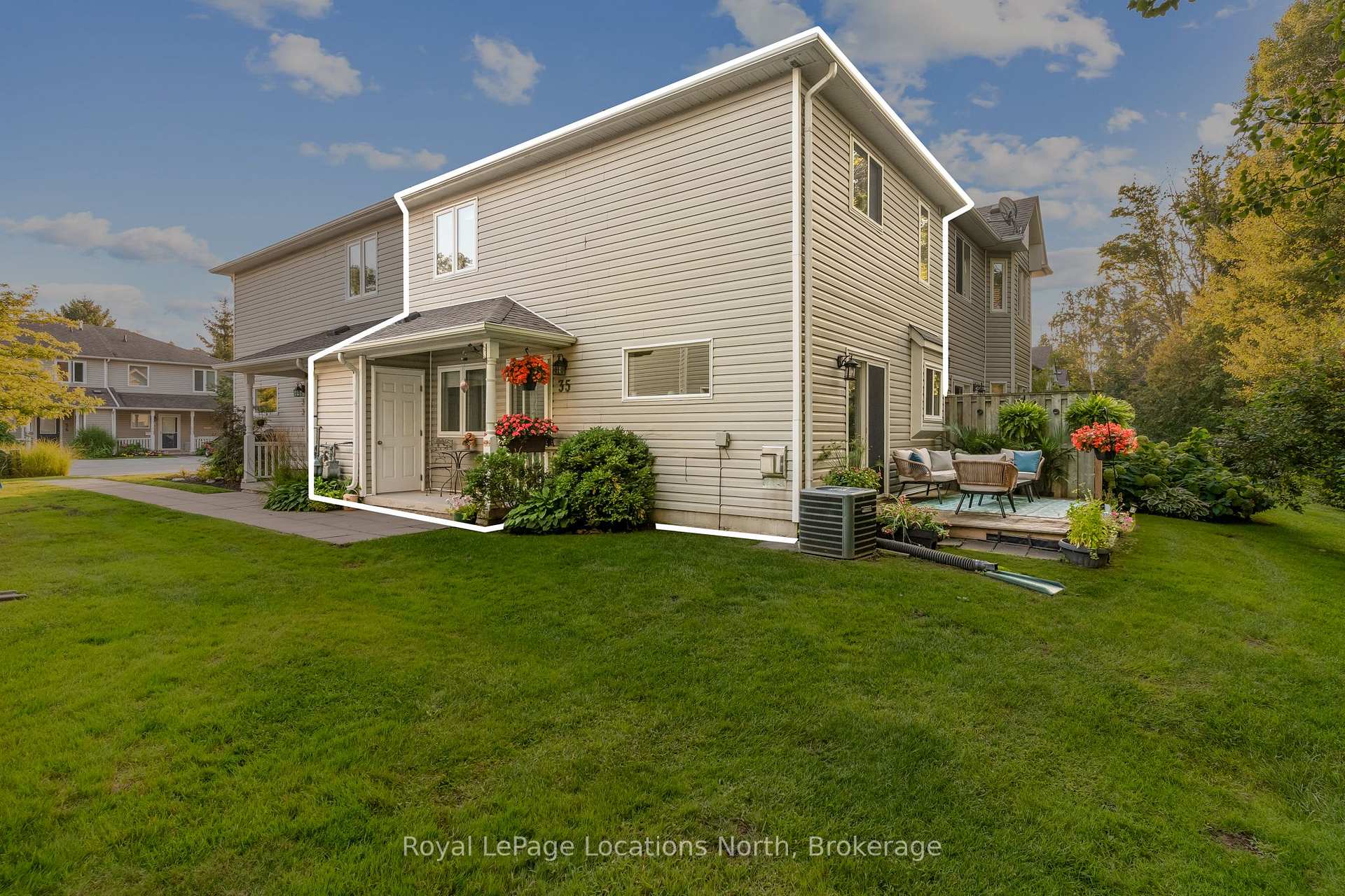 Photo 4 of Unit 17, 35 Sundial Court, Collingwood — HOMEH