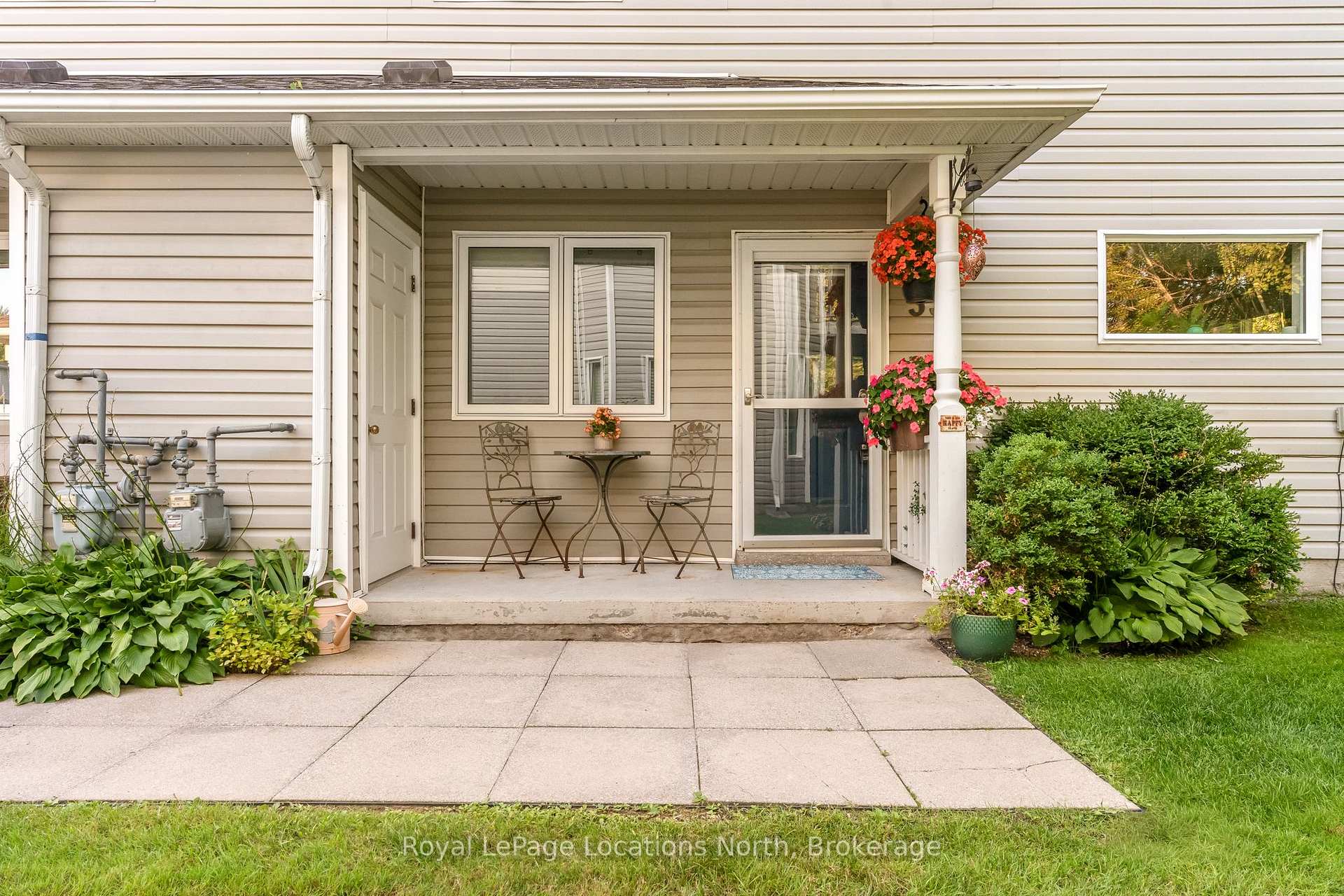 Photo 5 of Unit 17, 35 Sundial Court, Collingwood — HOMEH