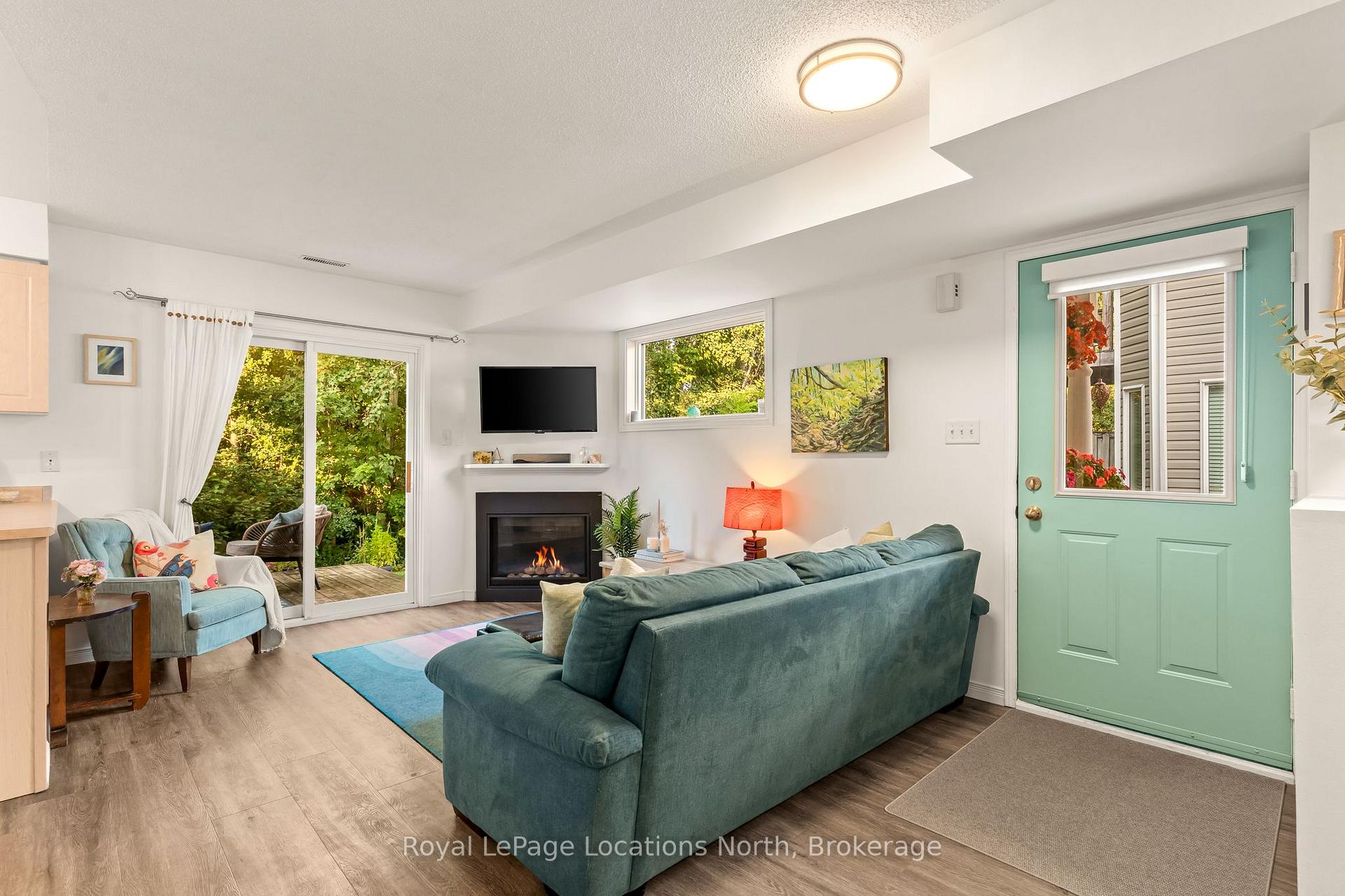 Photo 6 of Unit 17, 35 Sundial Court, Collingwood — HOMEH