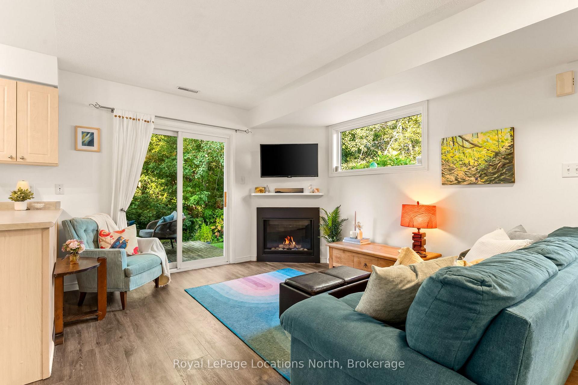 Photo 7 of Unit 17, 35 Sundial Court, Collingwood — HOMEH