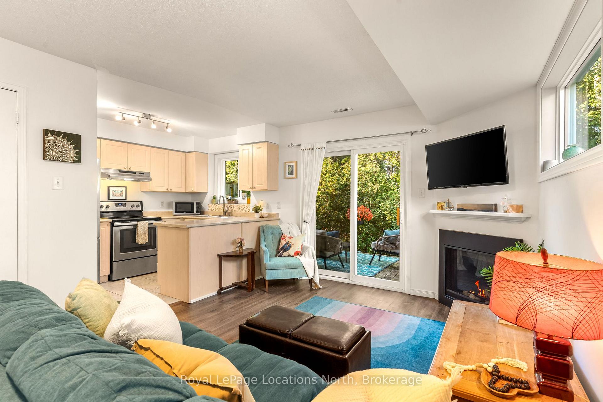 Photo 8 of Unit 17, 35 Sundial Court, Collingwood — HOMEH