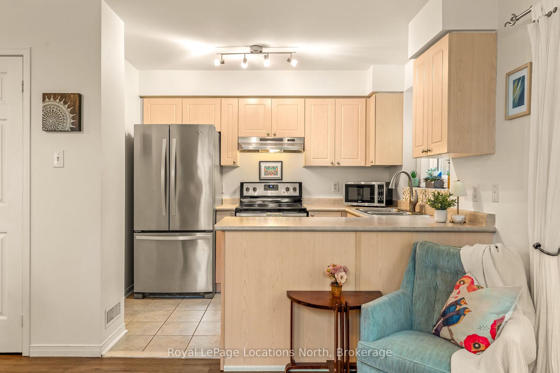 Photo 11 of Unit 17, 35 Sundial Court, Collingwood — HOMEH