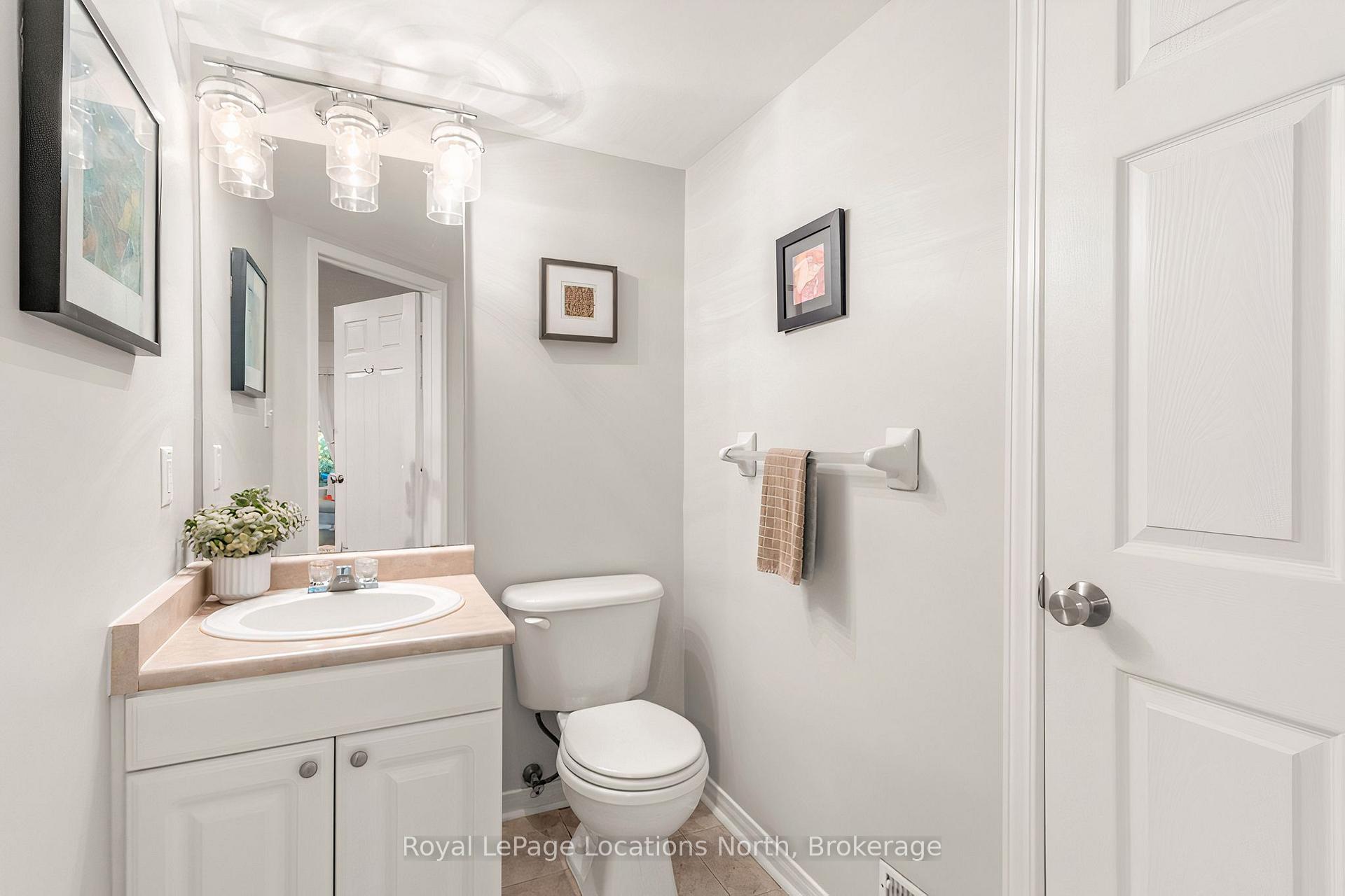 Photo 17 of Unit 17, 35 Sundial Court, Collingwood — HOMEH