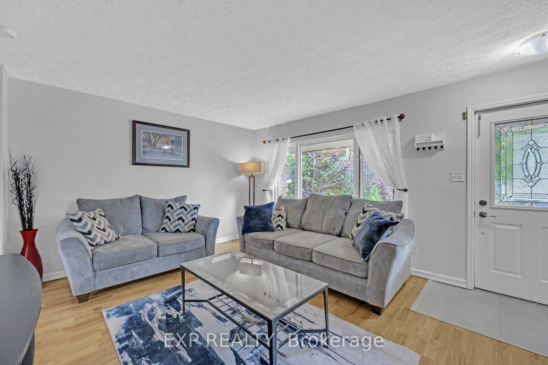 Photo 4 of 220 Scott Road, Cambridge, Silver Heights — HOMEH