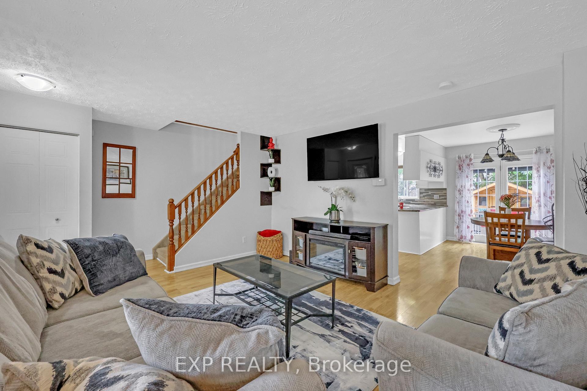 Photo 5 of 220 Scott Road, Cambridge, Silver Heights — HOMEH