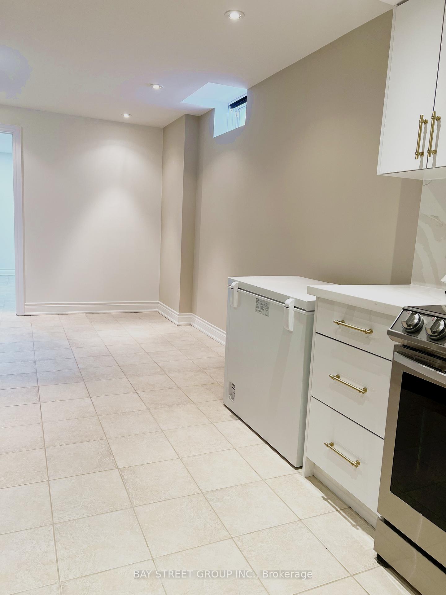 Photo 14 of Bsmt 96 Preston Hill Crescent, Vaughan, Patterson — HOMEH
