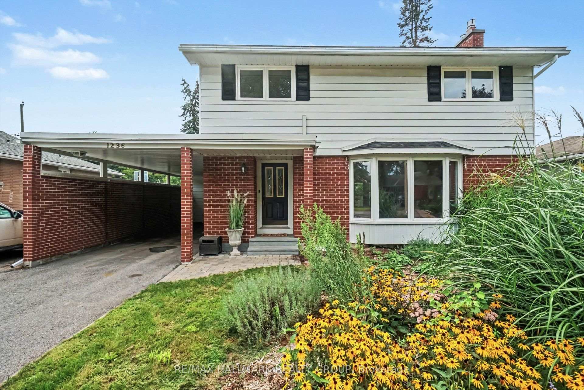 Photo 2 of 1236 Amesbrooke Drive, Ottawa, Copeland Park — HOMEH