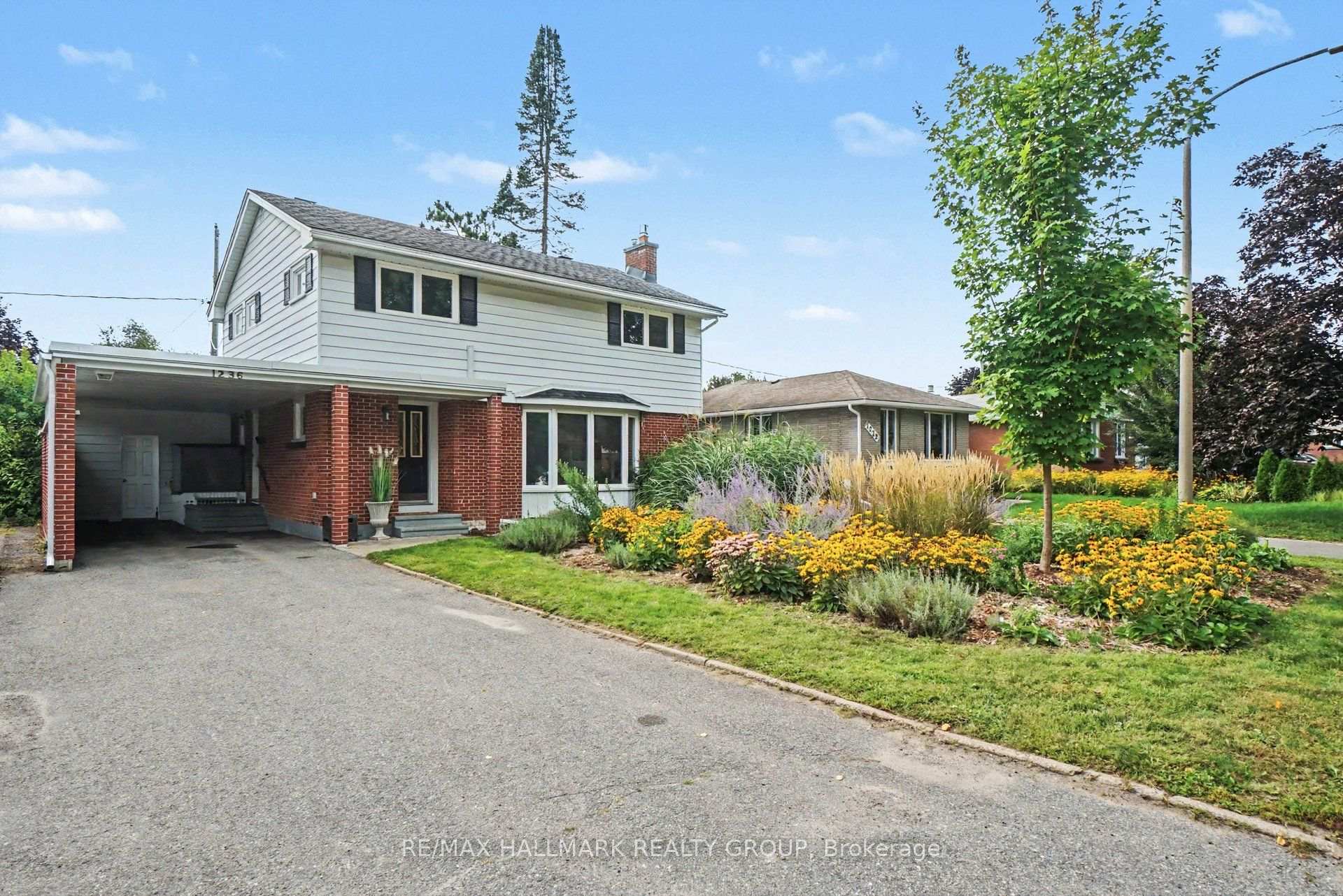 Photo 3 of 1236 Amesbrooke Drive, Ottawa, Copeland Park — HOMEH