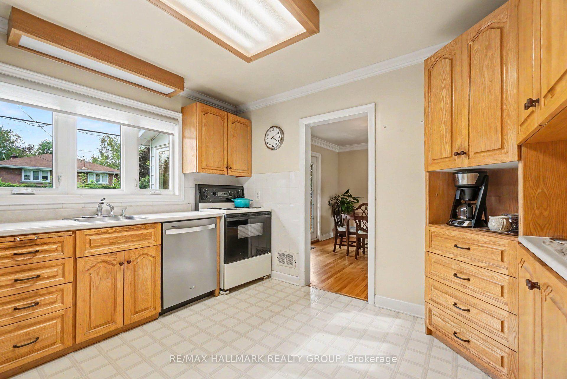 Photo 11 of 1236 Amesbrooke Drive, Ottawa, Copeland Park — HOMEH