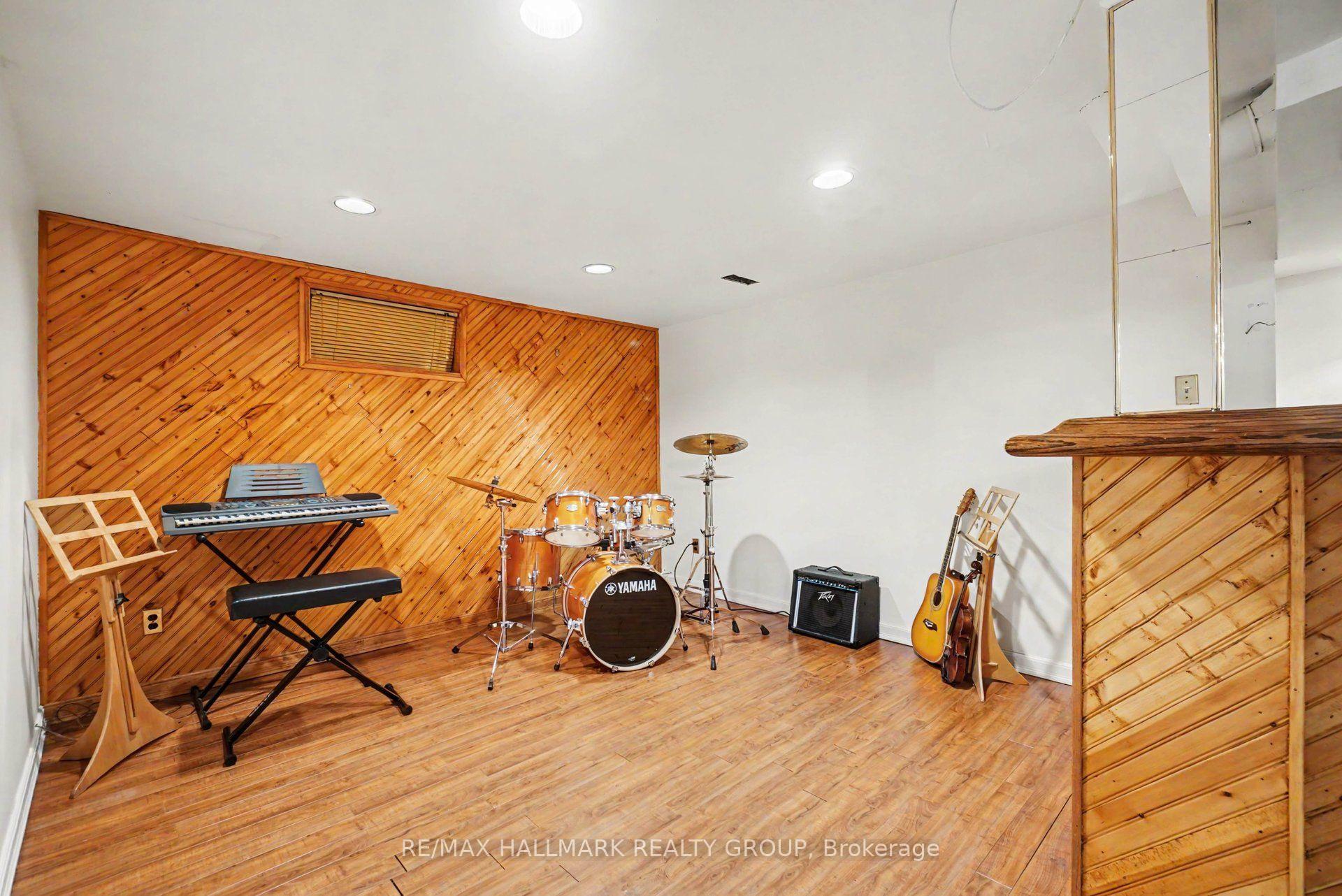 Photo 27 of 1236 Amesbrooke Drive, Ottawa, Copeland Park — HOMEH
