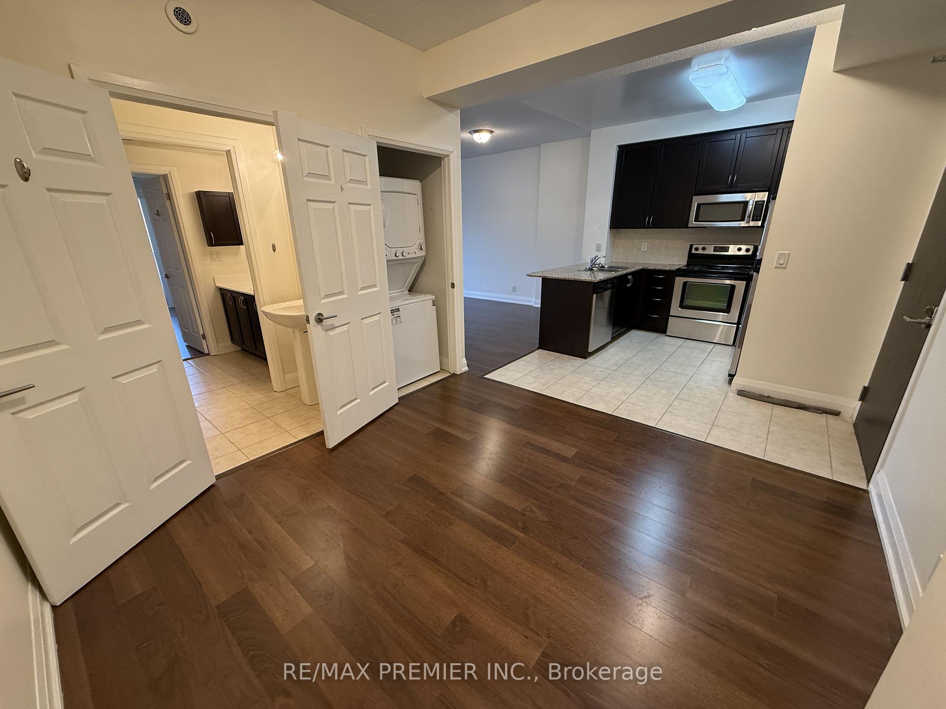 Photo 4 of Unit 406, 83 Woodbridge Avenue, Vaughan, West Woodbridge — HOMEH