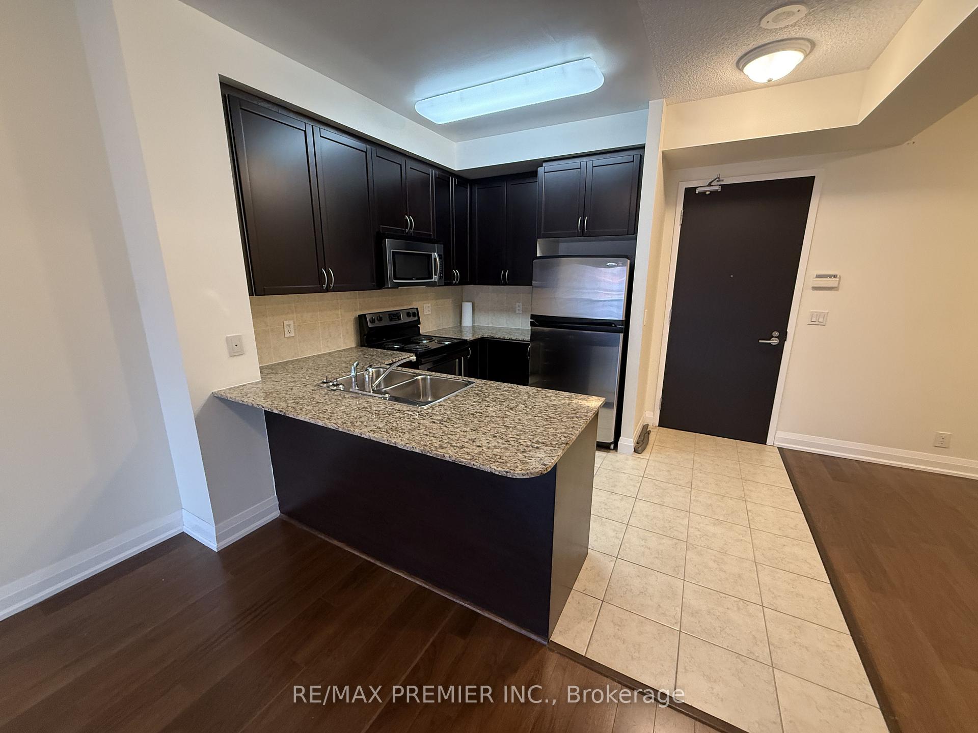 Photo 5 of Unit 406, 83 Woodbridge Avenue, Vaughan, West Woodbridge — HOMEH