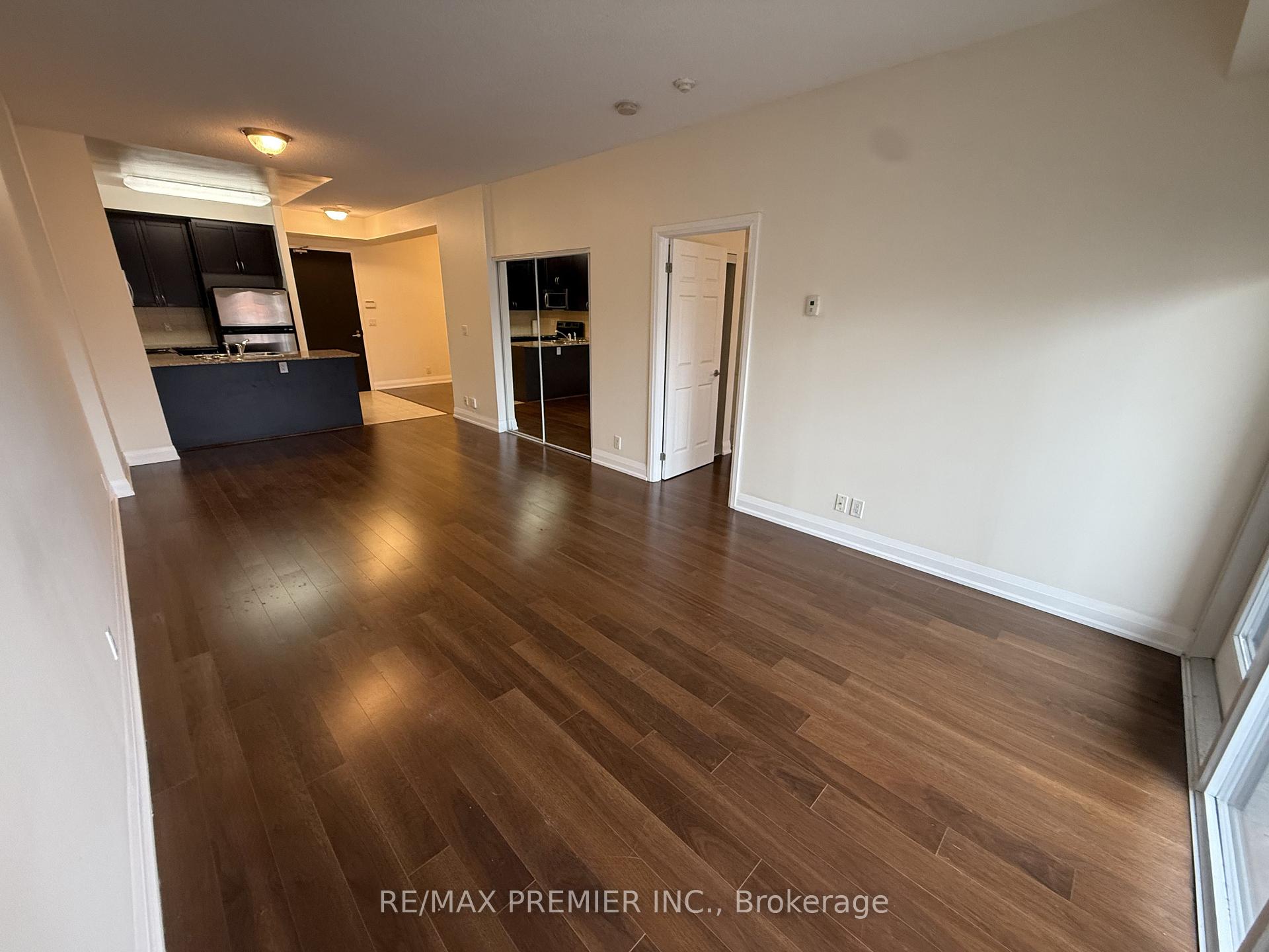 Photo 8 of Unit 406, 83 Woodbridge Avenue, Vaughan, West Woodbridge — HOMEH