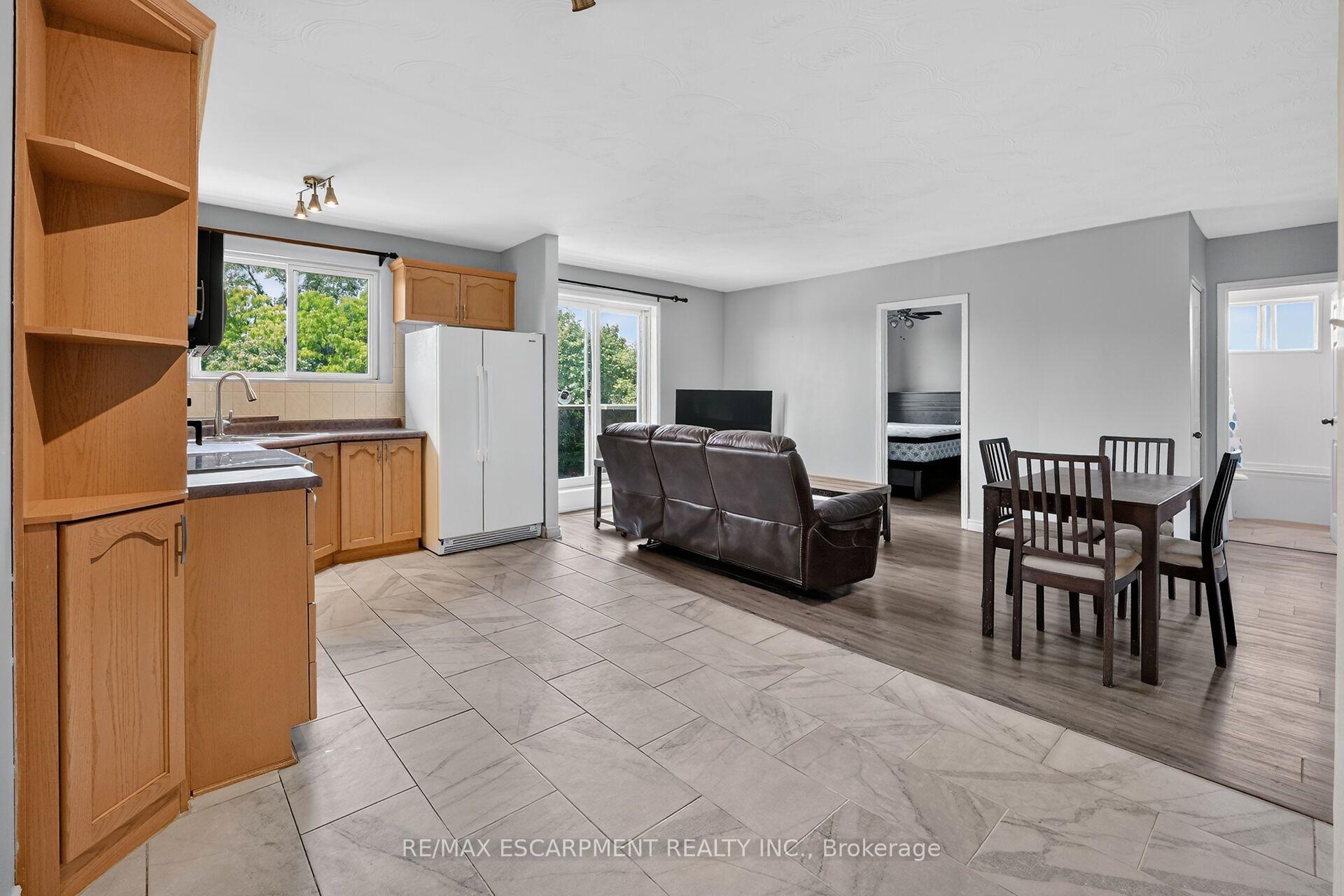 Photo 6 of Unit 52, 2373 King Street E, Hamilton, Bartonville — HOMEH