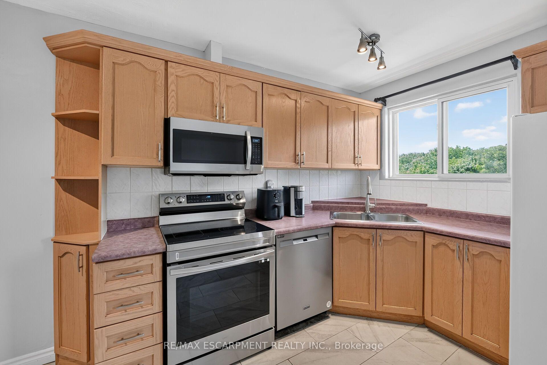 Photo 8 of Unit 52, 2373 King Street E, Hamilton, Bartonville — HOMEH