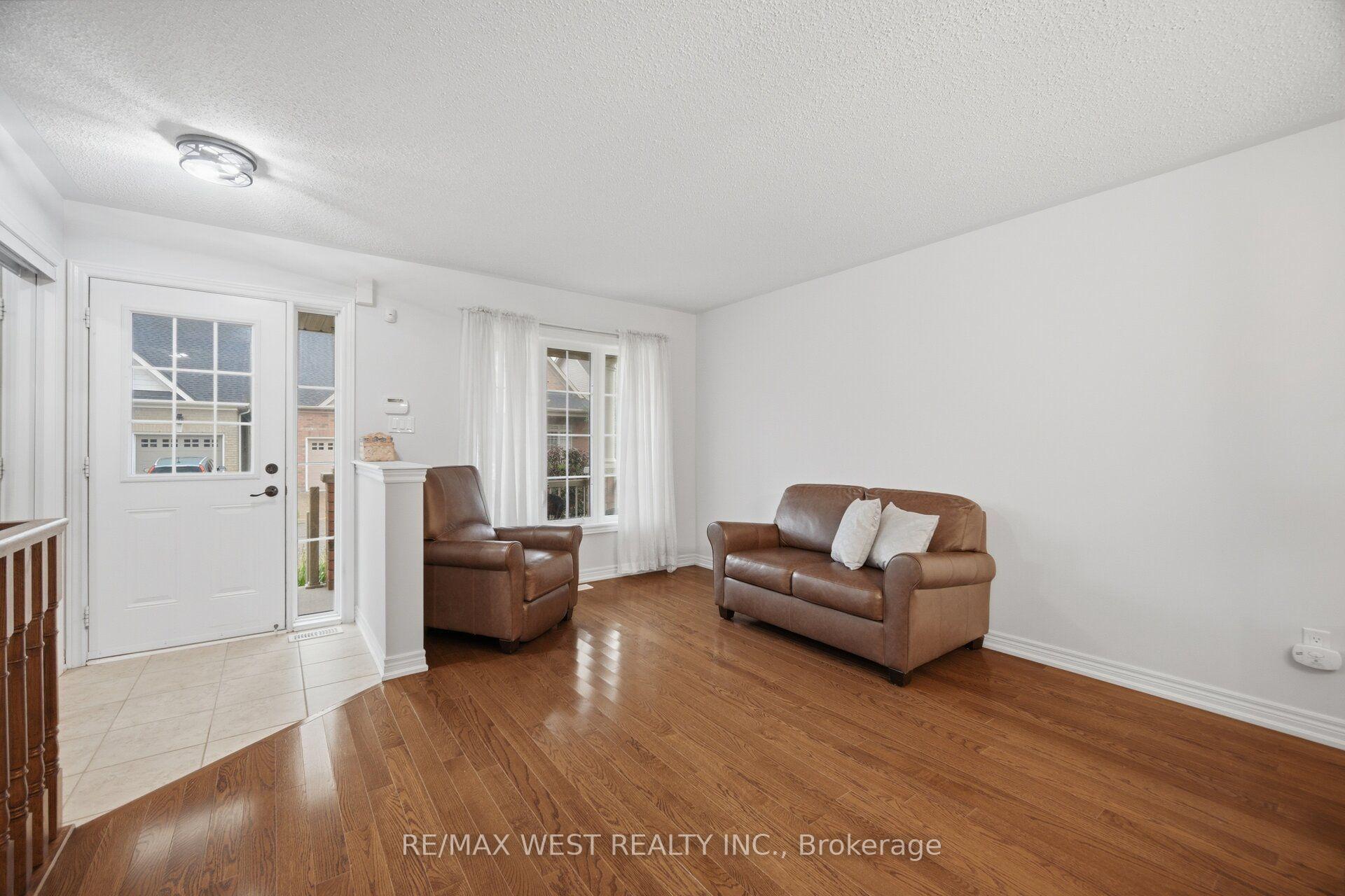 Photo 7 of 12 Muzzo Drive, Brampton, Sandringham-Wellington — HOMEH