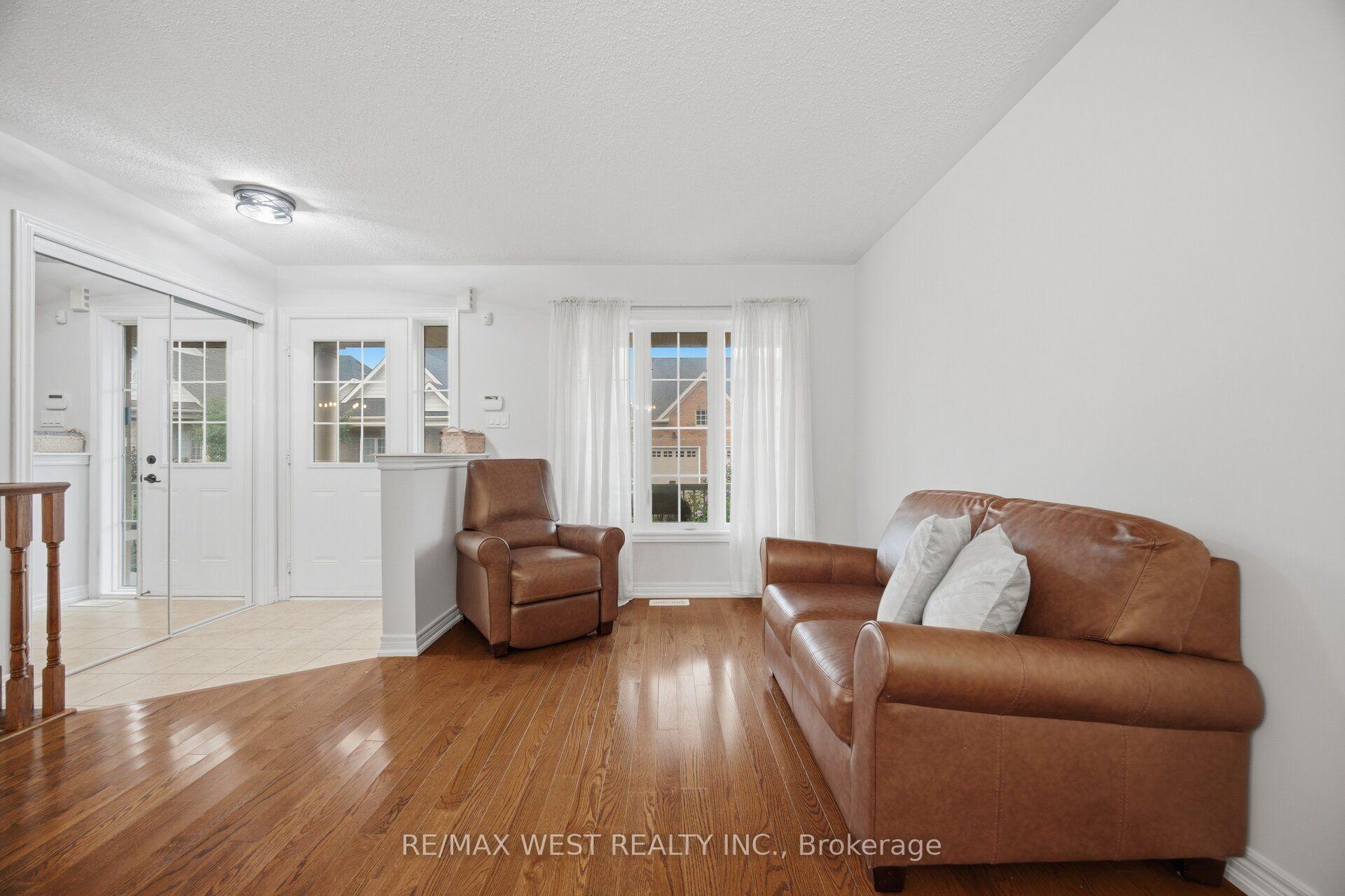 Photo 8 of 12 Muzzo Drive, Brampton, Sandringham-Wellington — HOMEH