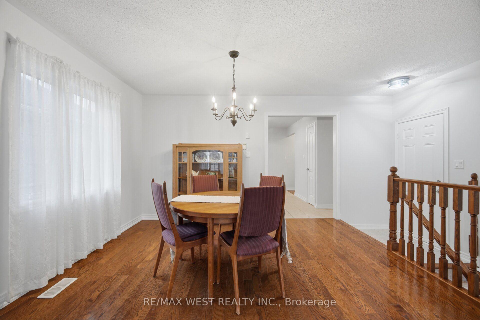 Photo 10 of 12 Muzzo Drive, Brampton, Sandringham-Wellington — HOMEH