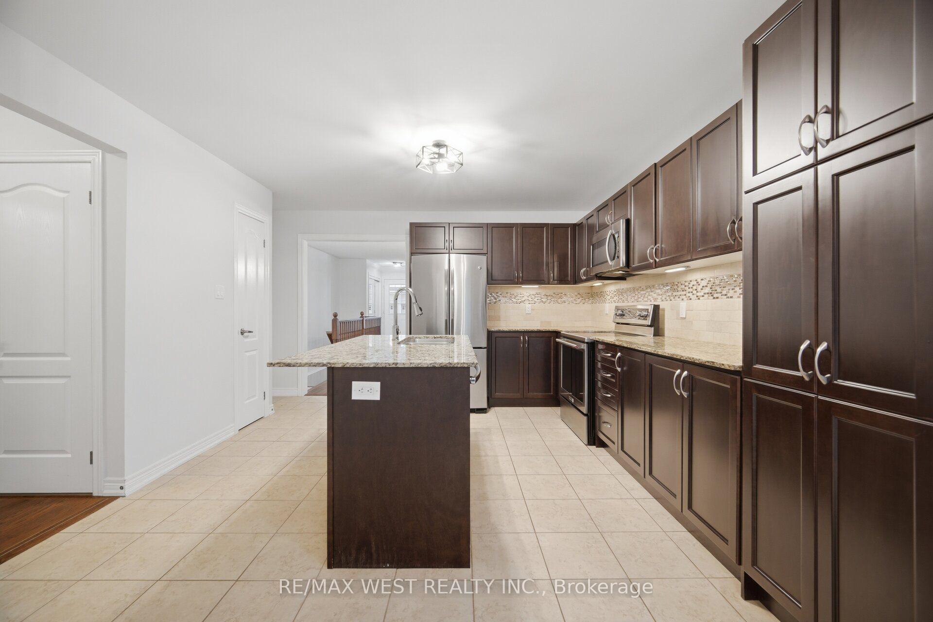 Photo 13 of 12 Muzzo Drive, Brampton, Sandringham-Wellington — HOMEH