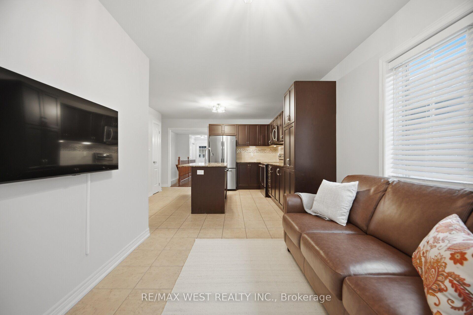 Photo 18 of 12 Muzzo Drive, Brampton, Sandringham-Wellington — HOMEH