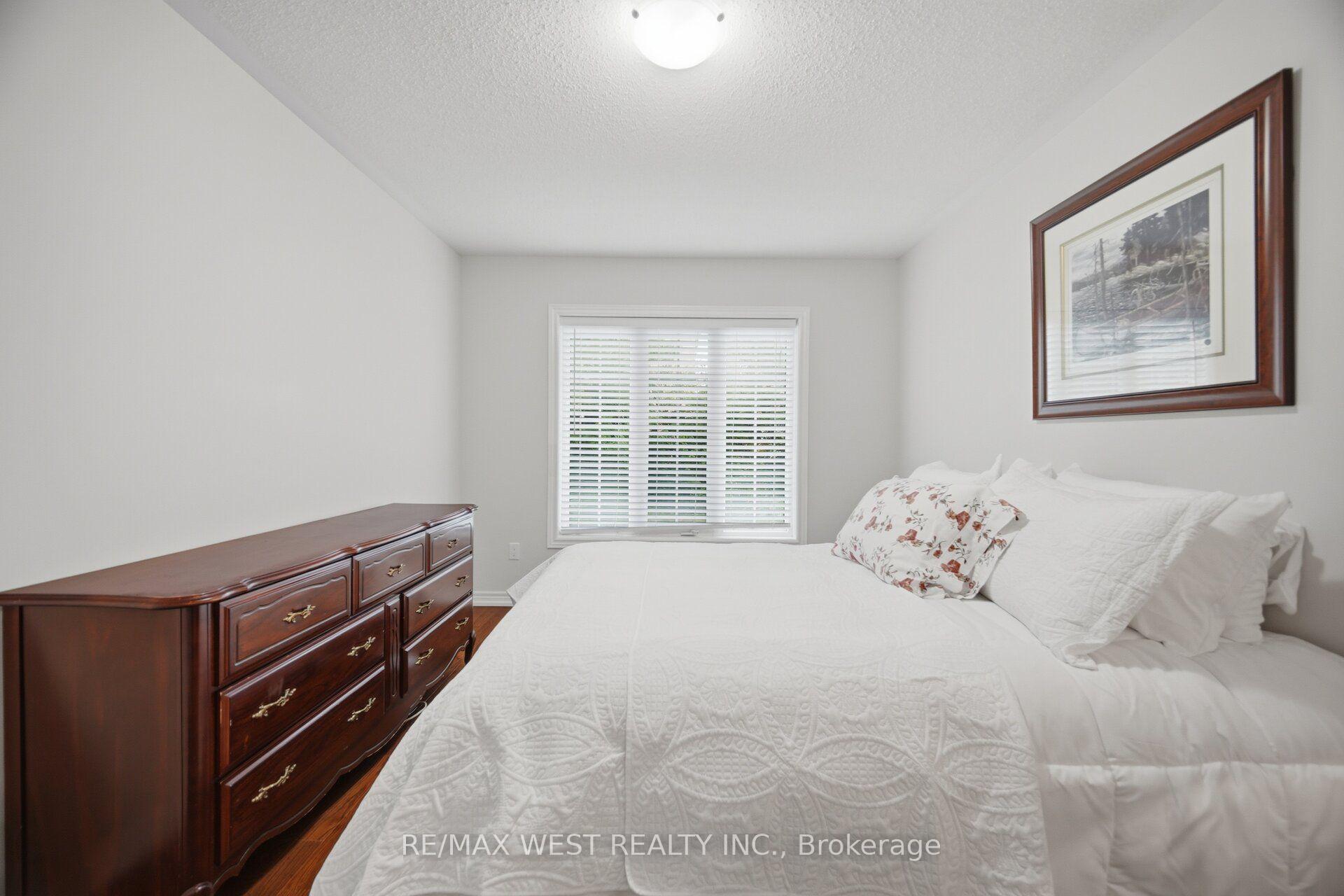Photo 21 of 12 Muzzo Drive, Brampton, Sandringham-Wellington — HOMEH