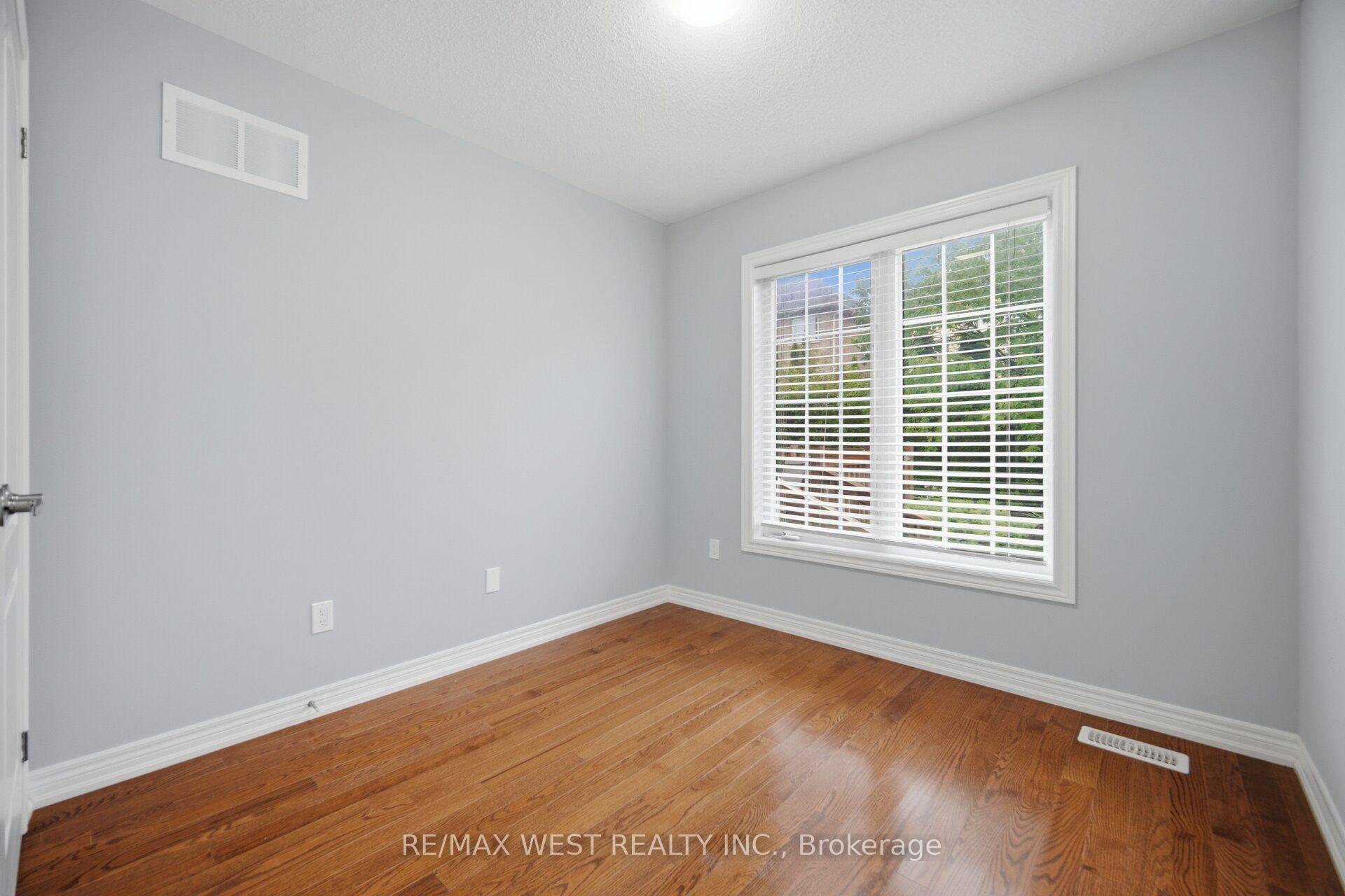Photo 25 of 12 Muzzo Drive, Brampton, Sandringham-Wellington — HOMEH