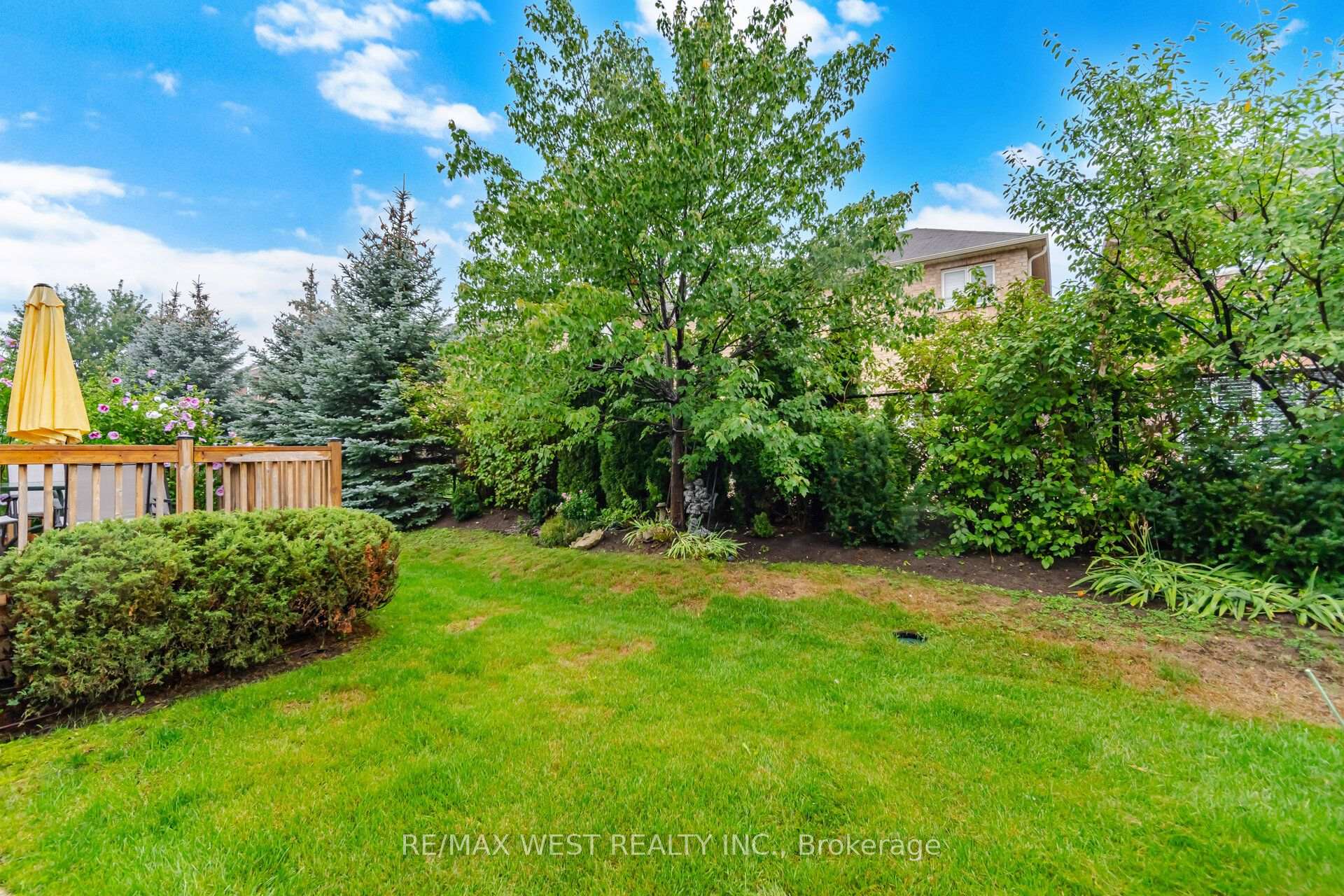 Photo 35 of 12 Muzzo Drive, Brampton, Sandringham-Wellington — HOMEH
