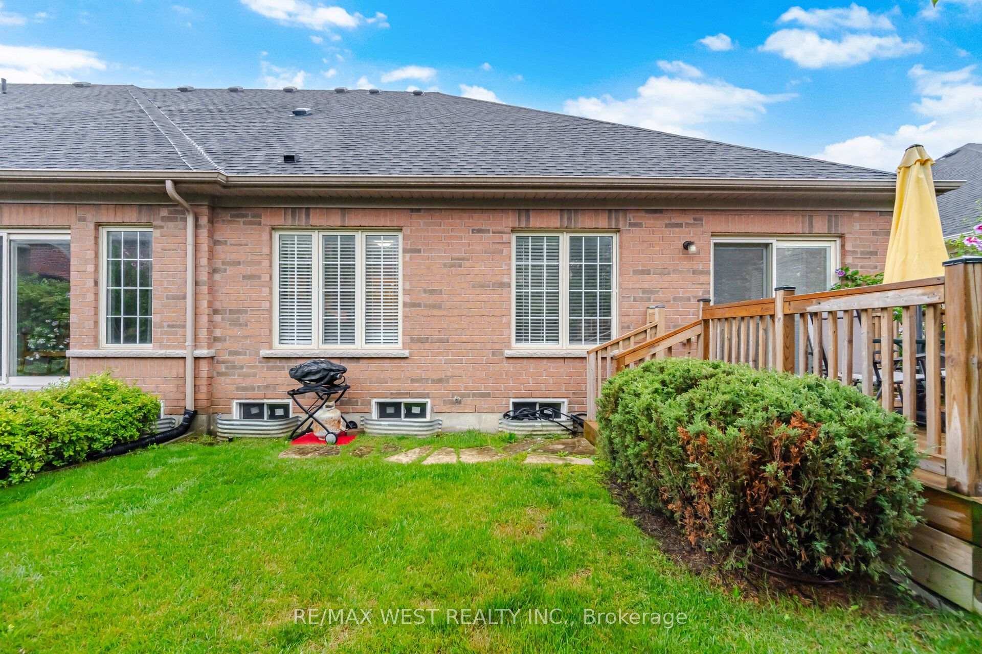Photo 36 of 12 Muzzo Drive, Brampton, Sandringham-Wellington — HOMEH