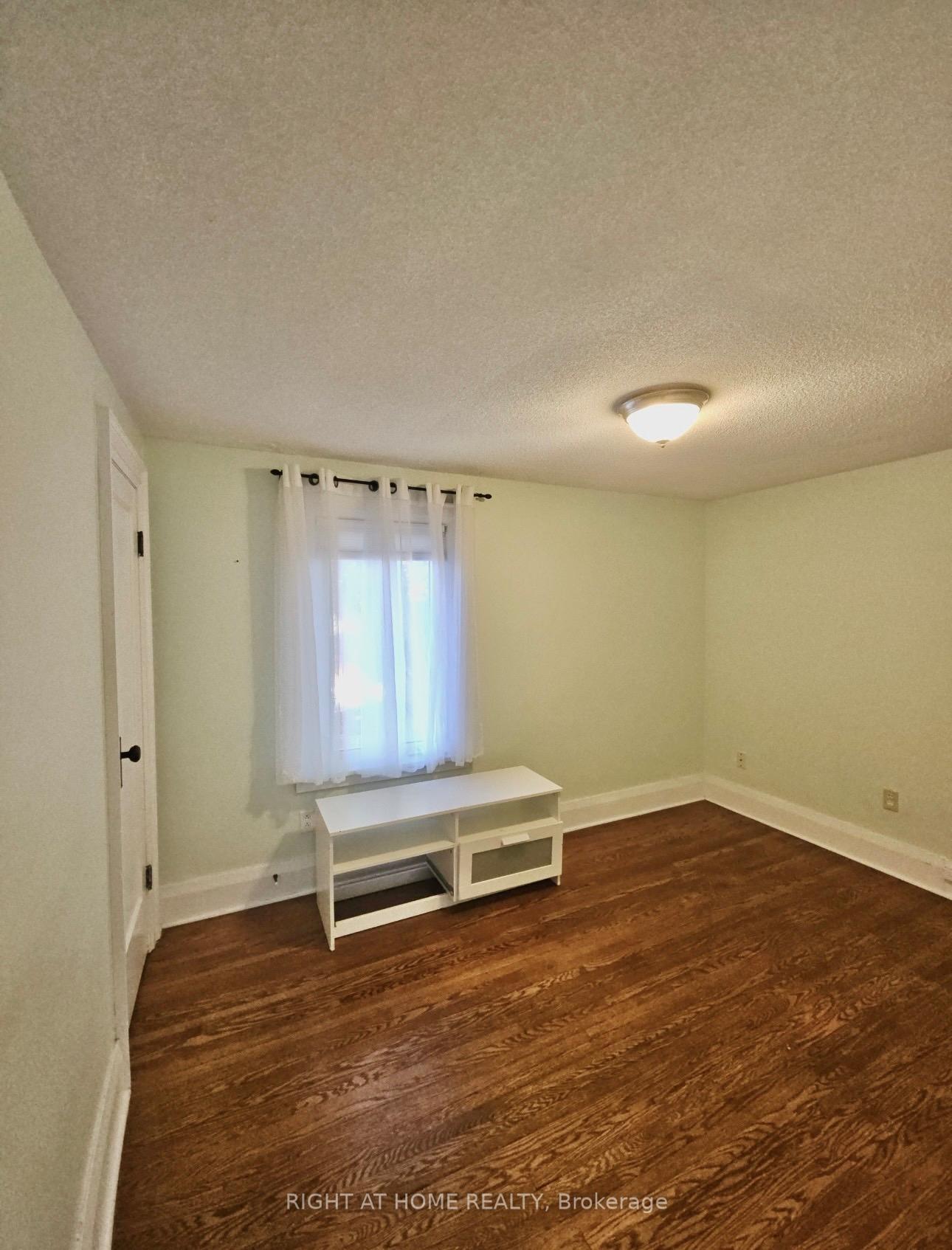 Photo 9 of 62 Harold Street, Oshawa, Central — HOMEH