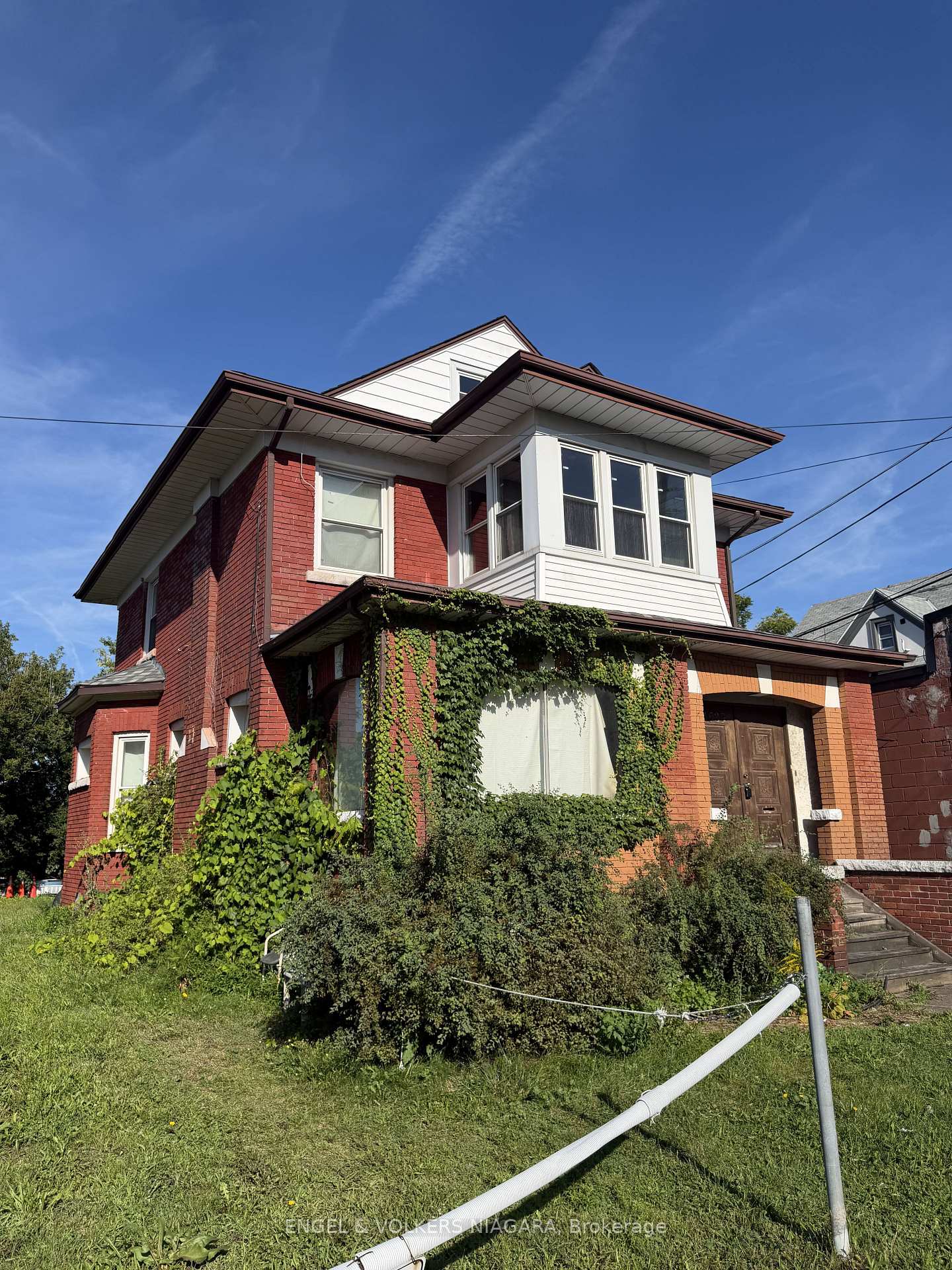 Photo 1 of 4689 Crysler Avenue, Niagara Falls, Downtown — HOMEH