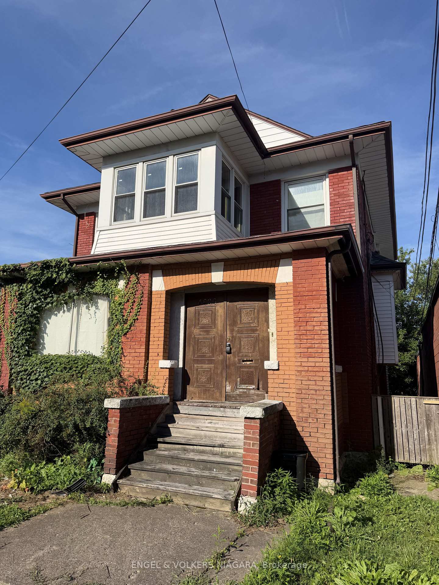 Photo 2 of 4689 Crysler Avenue, Niagara Falls, Downtown — HOMEH
