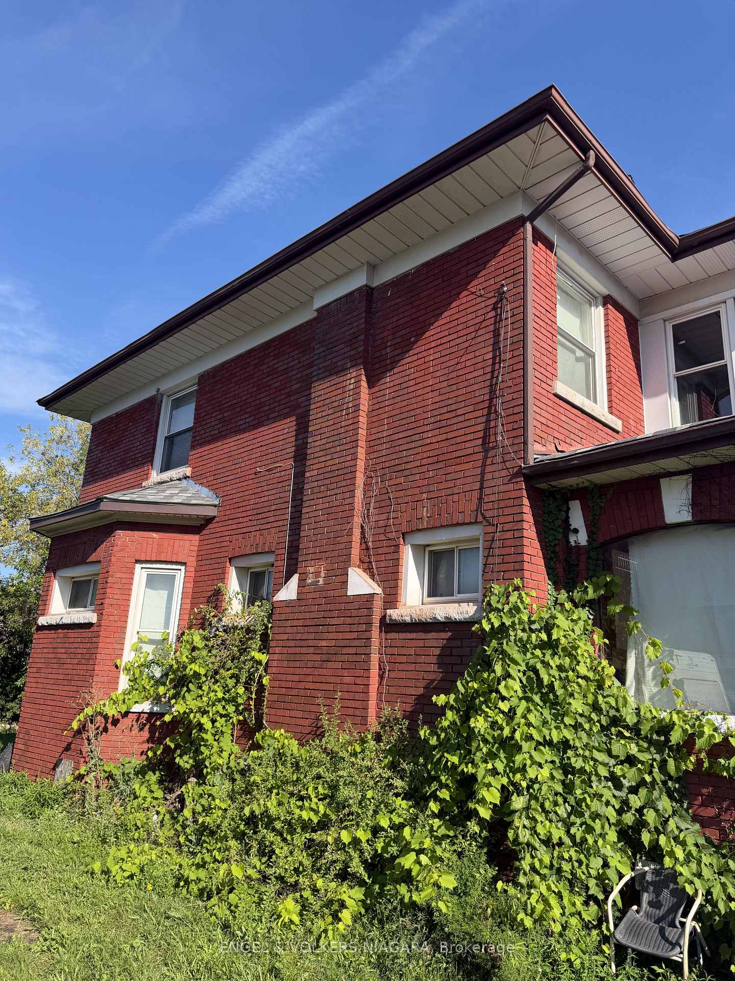 Photo 5 of 4689 Crysler Avenue, Niagara Falls, Downtown — HOMEH