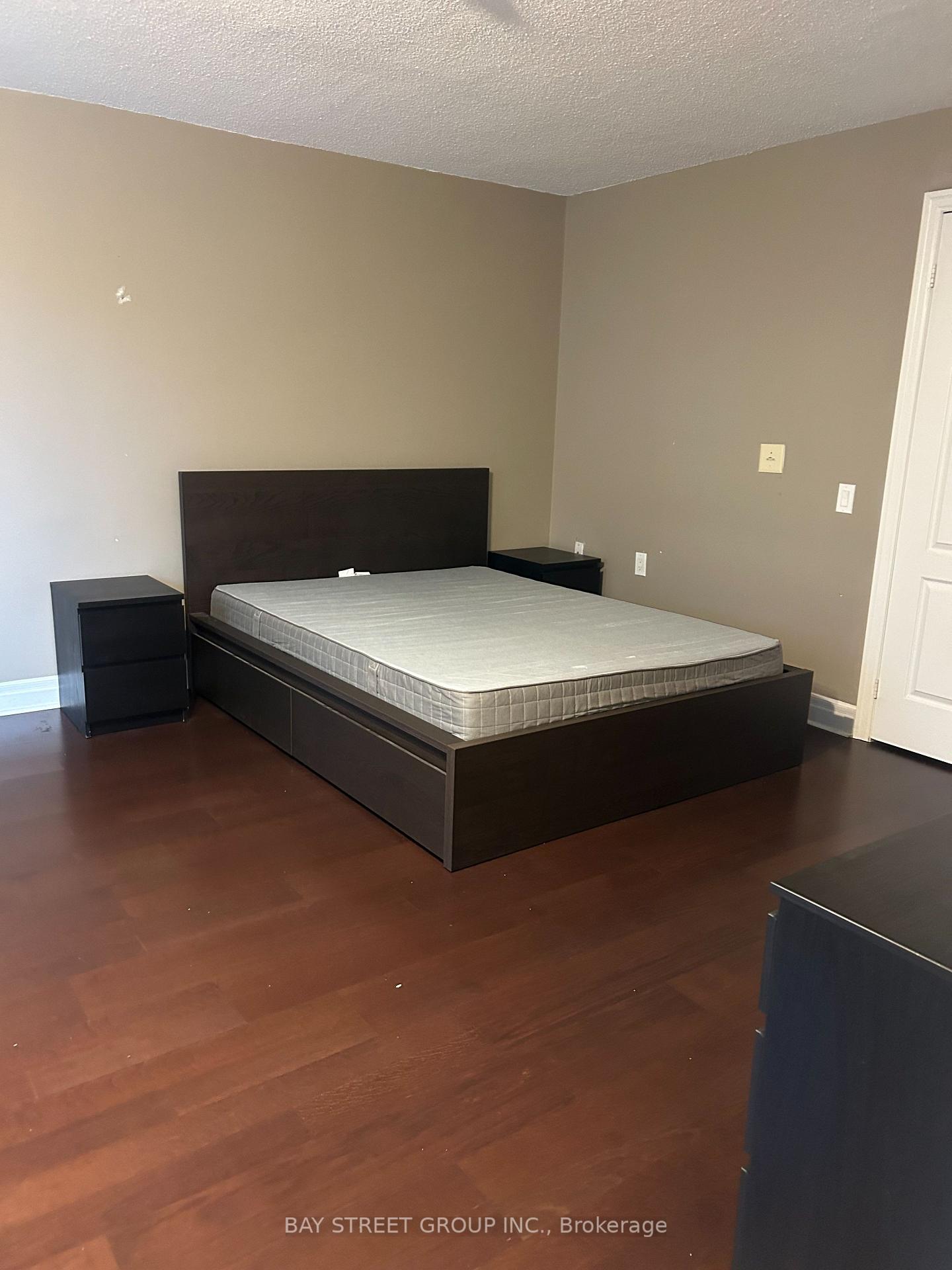 Photo 6 of Unit 204, 21 Hillcrest Avenue, North York, Willowdale East — HOMEH