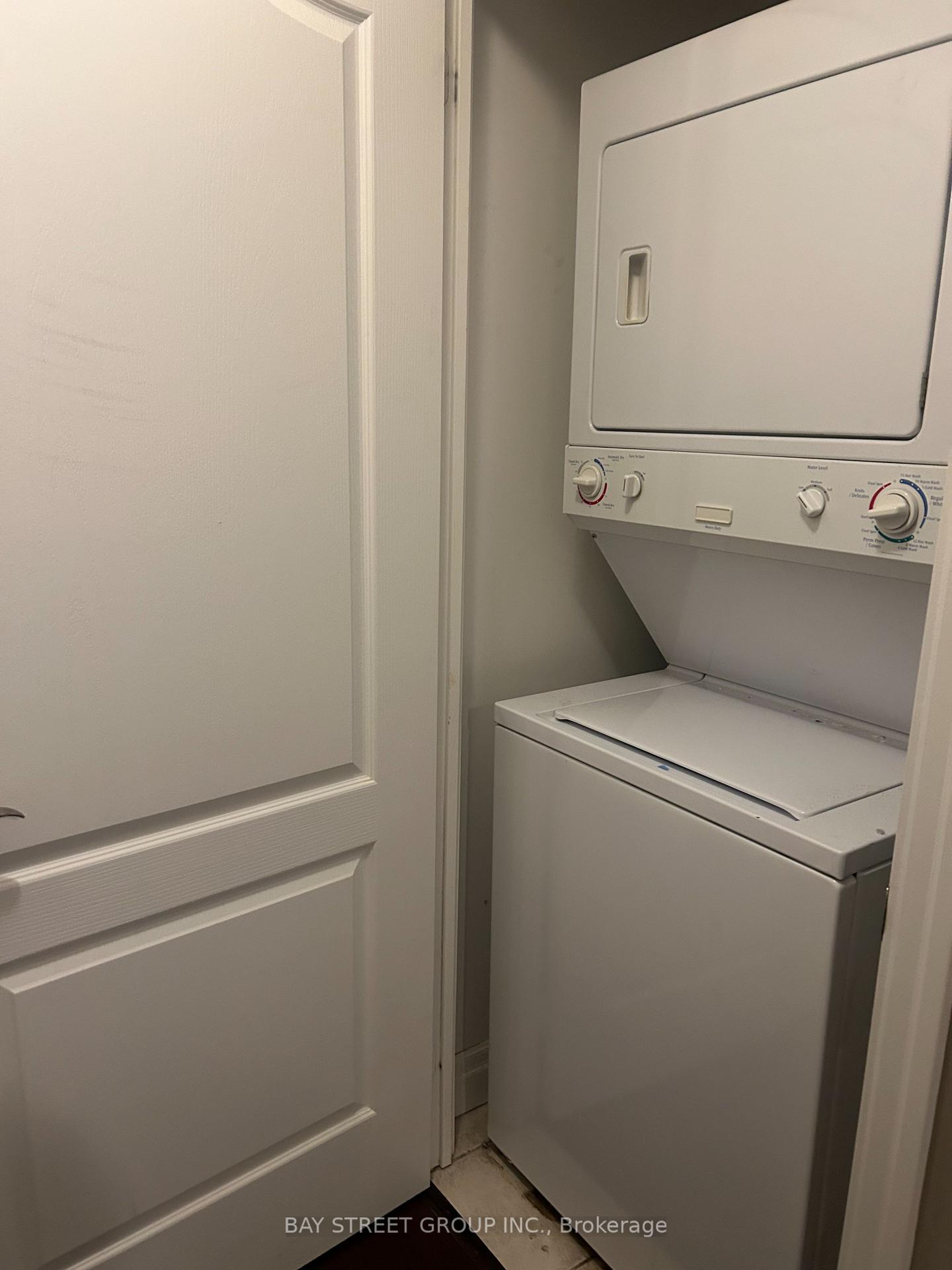 Photo 10 of Unit 204, 21 Hillcrest Avenue, North York, Willowdale East — HOMEH